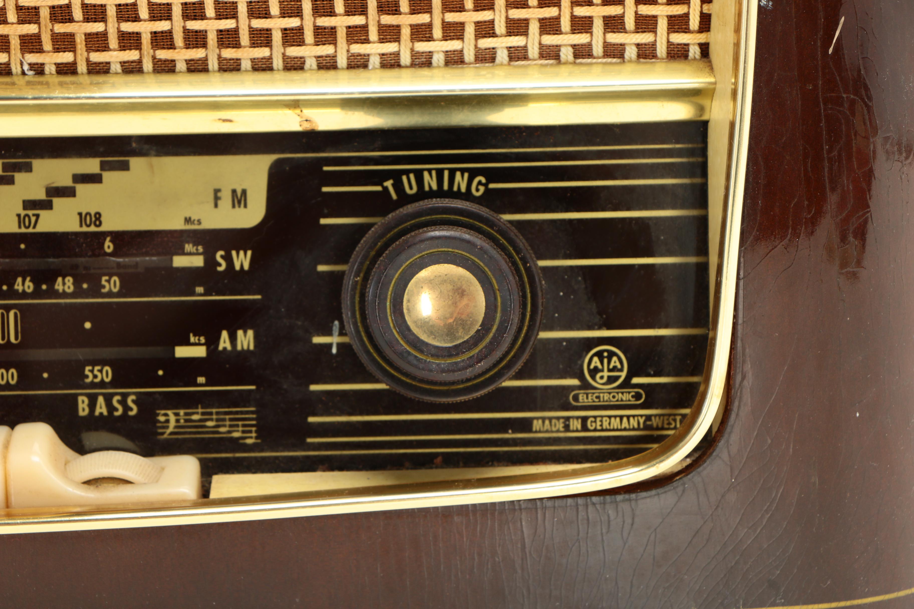 AJA Electronic Type 5842 Tabletop AM FM SW Radio