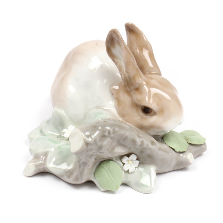 Lladró Porcelain Figurine "Rabbit Eating"
