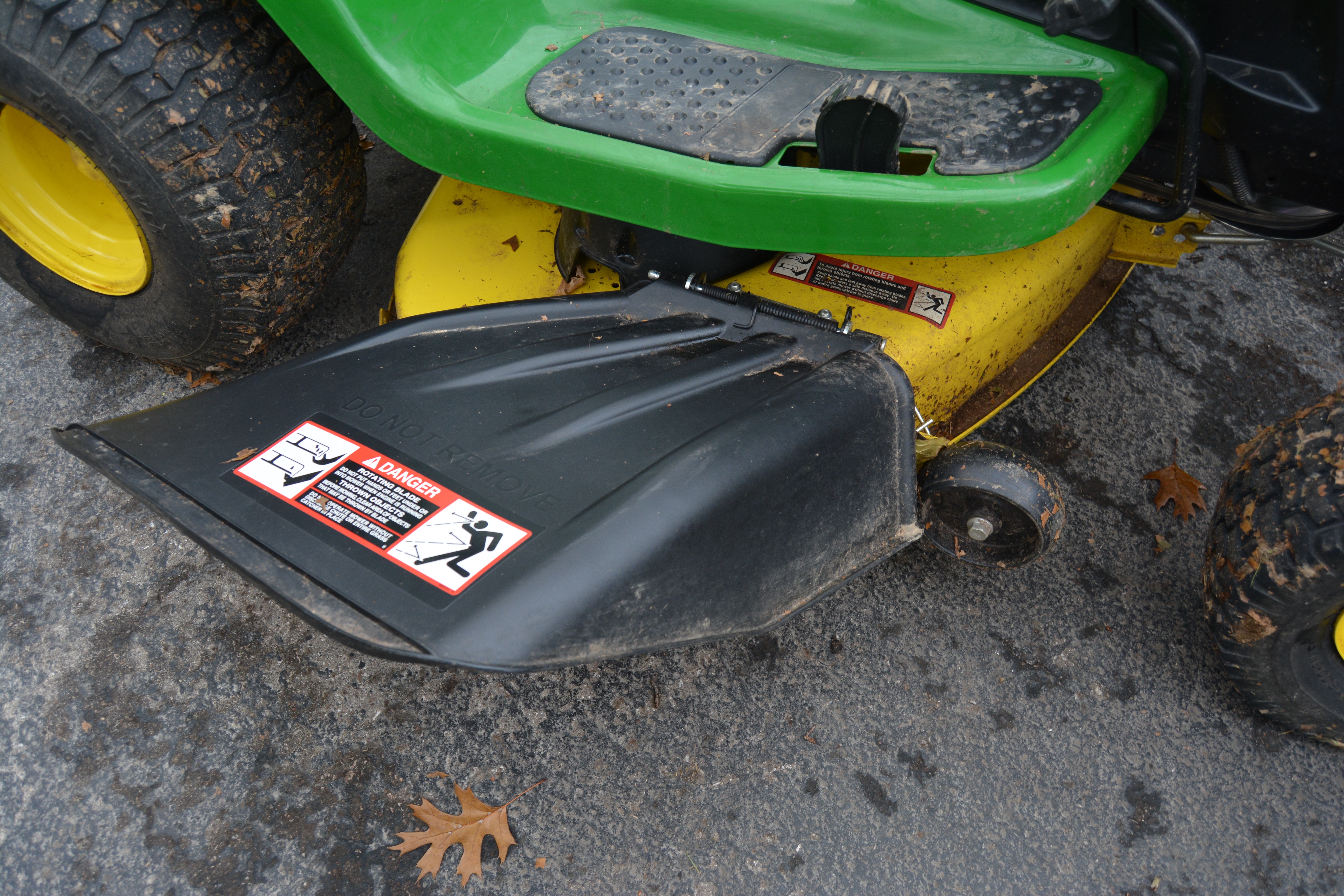 John Deere D125 "100 Series" V-Twin Engine Riding Mower with Accessories