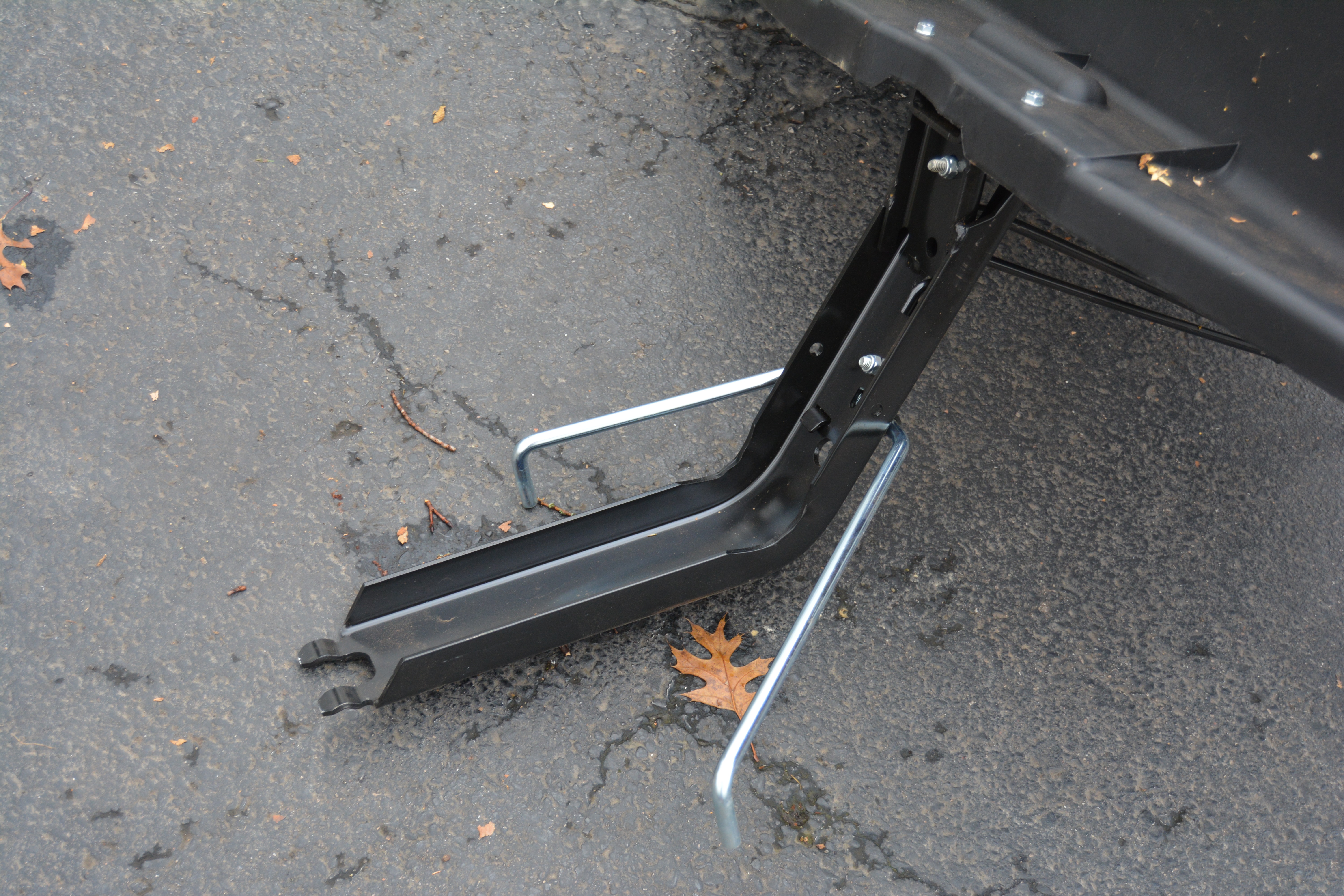 John Deere Twin Bagger with Series GX20398 Chute