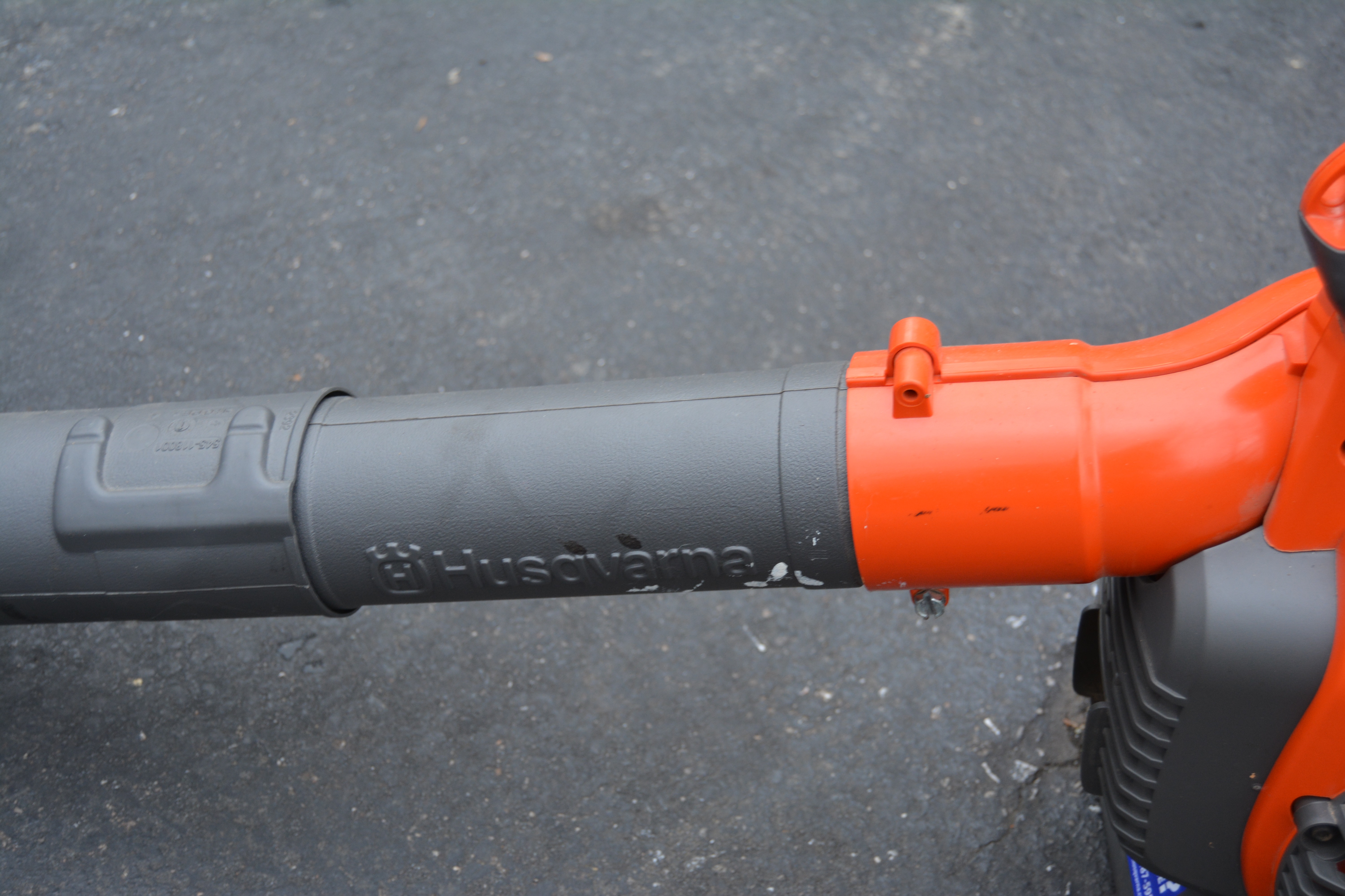 Husqvarna X-Series Model 125BV Handheld Gas Leaf Blower