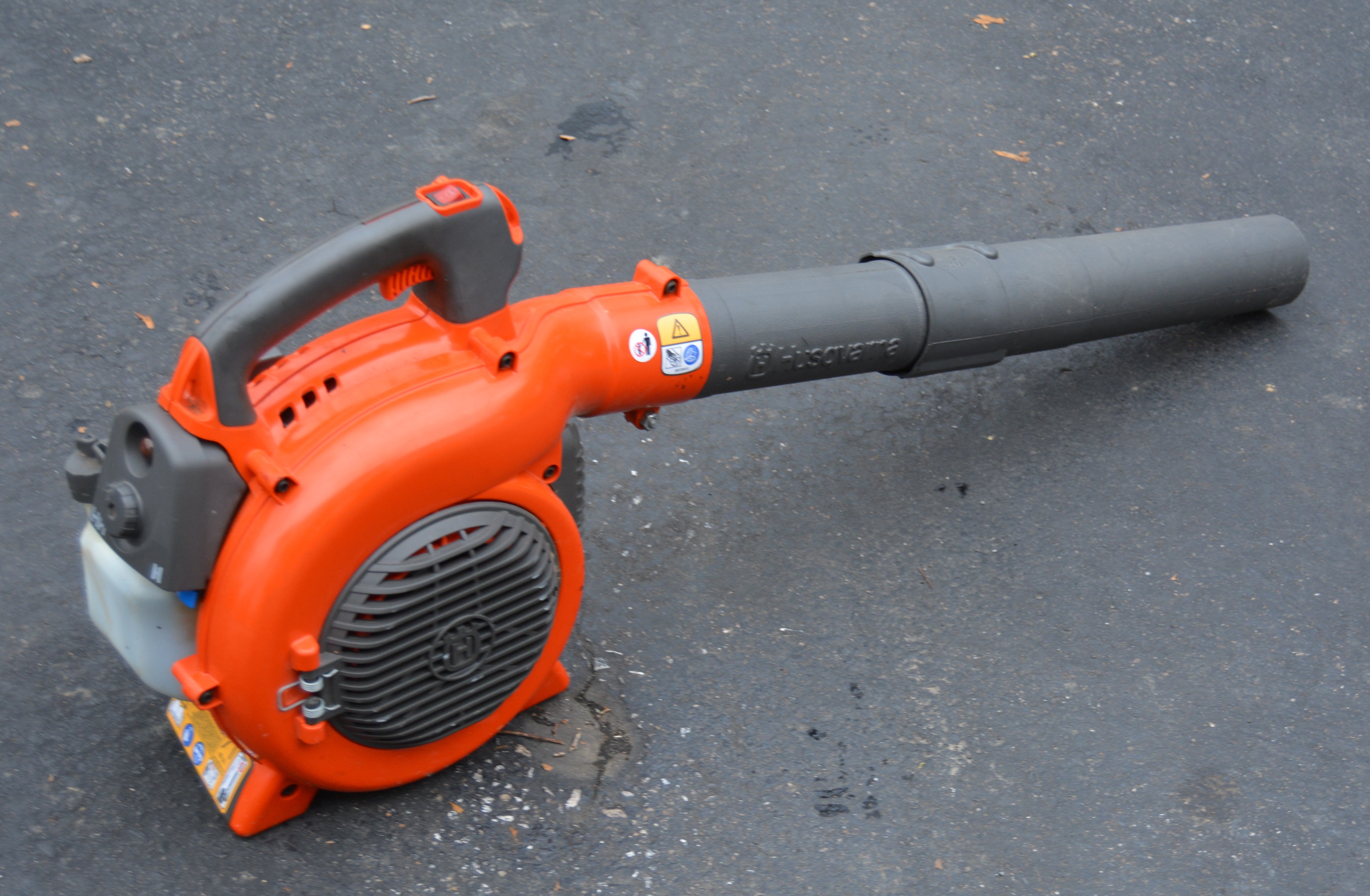 Husqvarna X-Series Model 125BV Handheld Gas Leaf Blower