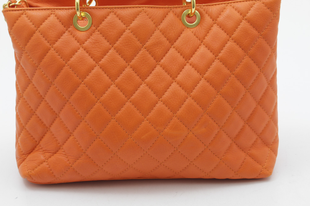 Lavorazione Artigianale Quilted Leather Shoulder Bag in Persimmon, Made in Italy