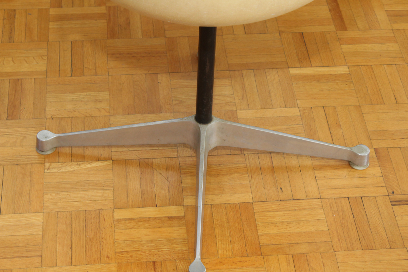 Mid Century Modern Herman Miller Chair