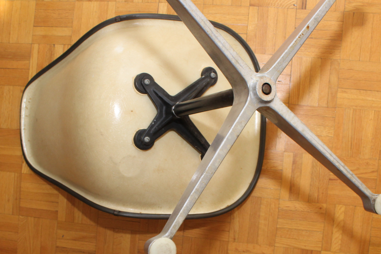 Mid Century Modern Herman Miller Chair