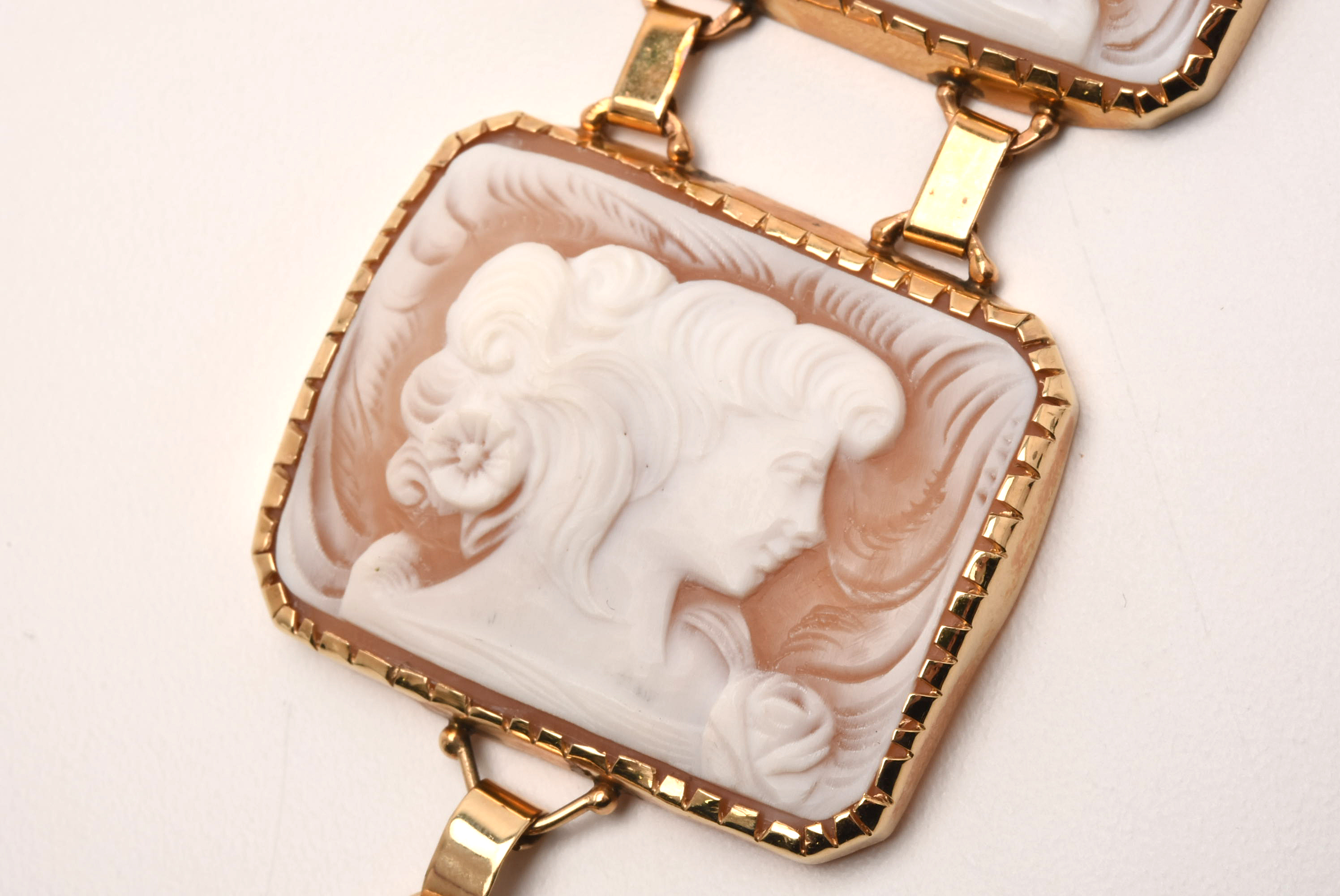 14K Yellow Gold Carved Helmet Shell Cameo Panel Station Bracelet