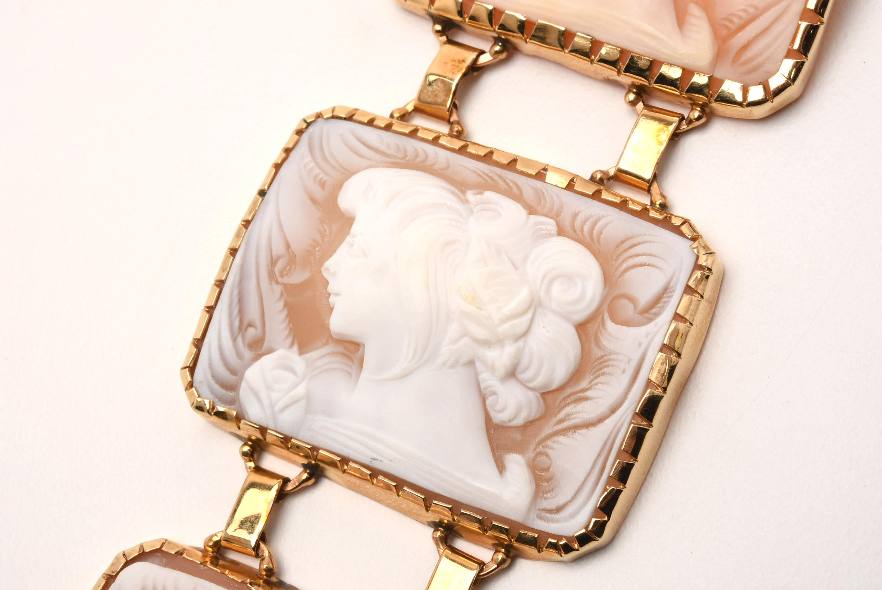 14K Yellow Gold Carved Helmet Shell Cameo Panel Station Bracelet