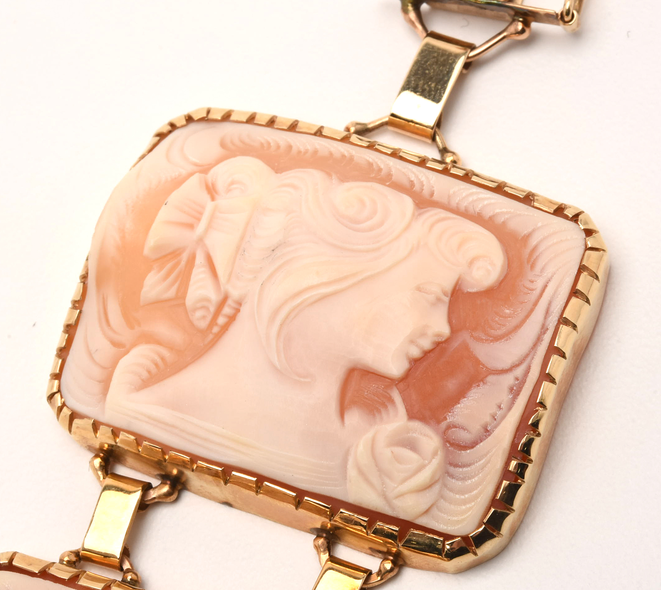 14K Yellow Gold Carved Helmet Shell Cameo Panel Station Bracelet