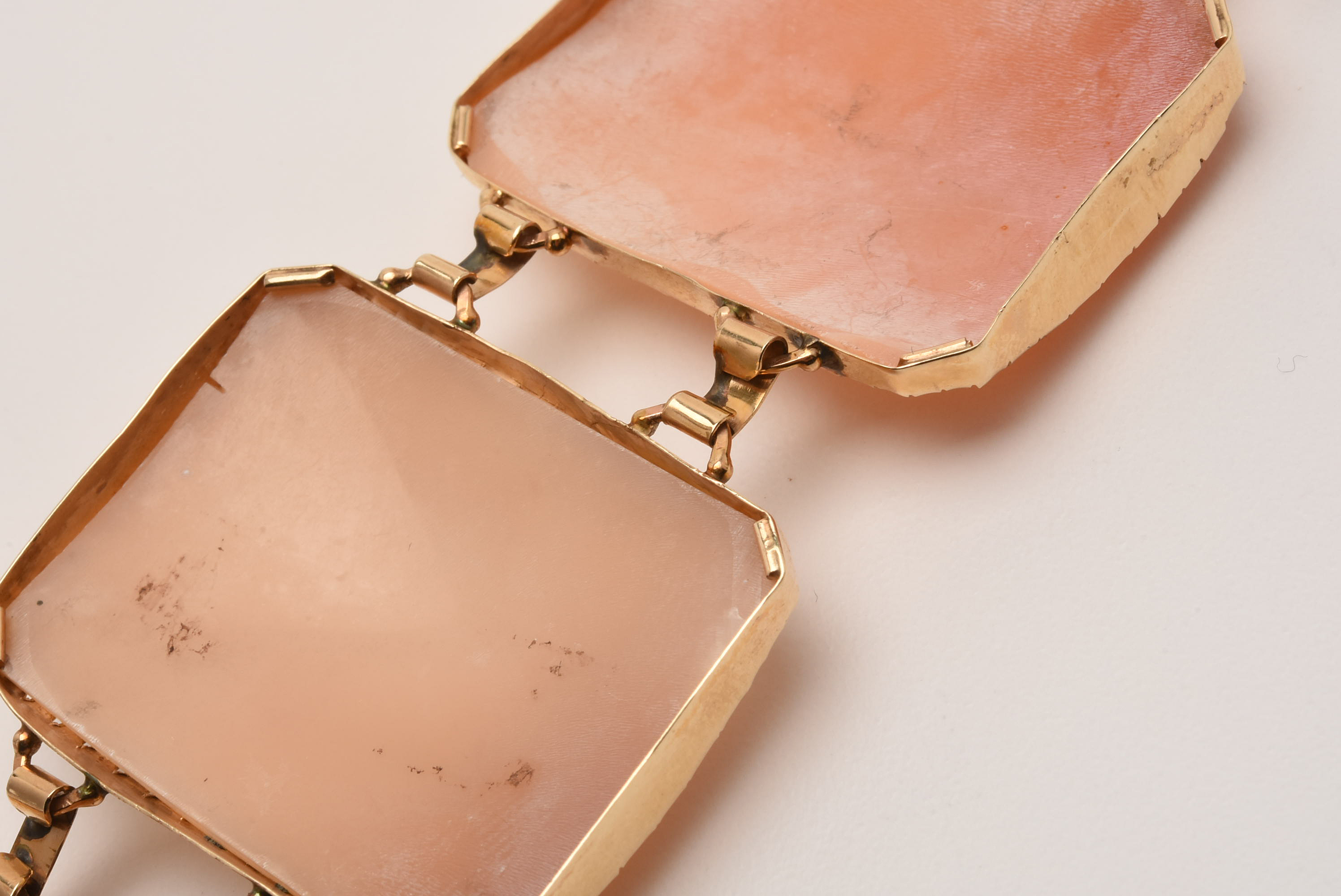 14K Yellow Gold Carved Helmet Shell Cameo Panel Station Bracelet