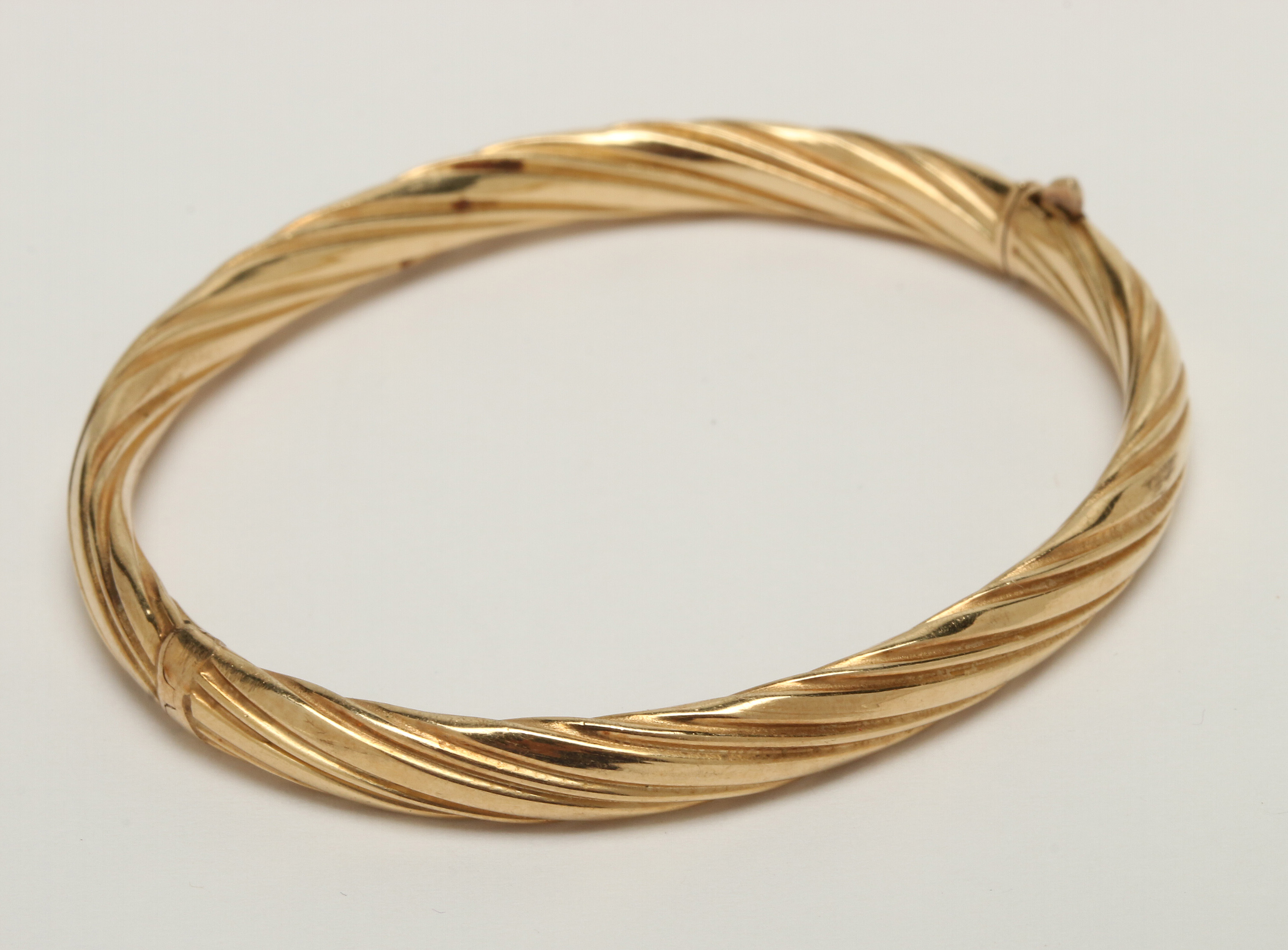 14K Yellow Gold Textured Hinged Bangle Bracelet