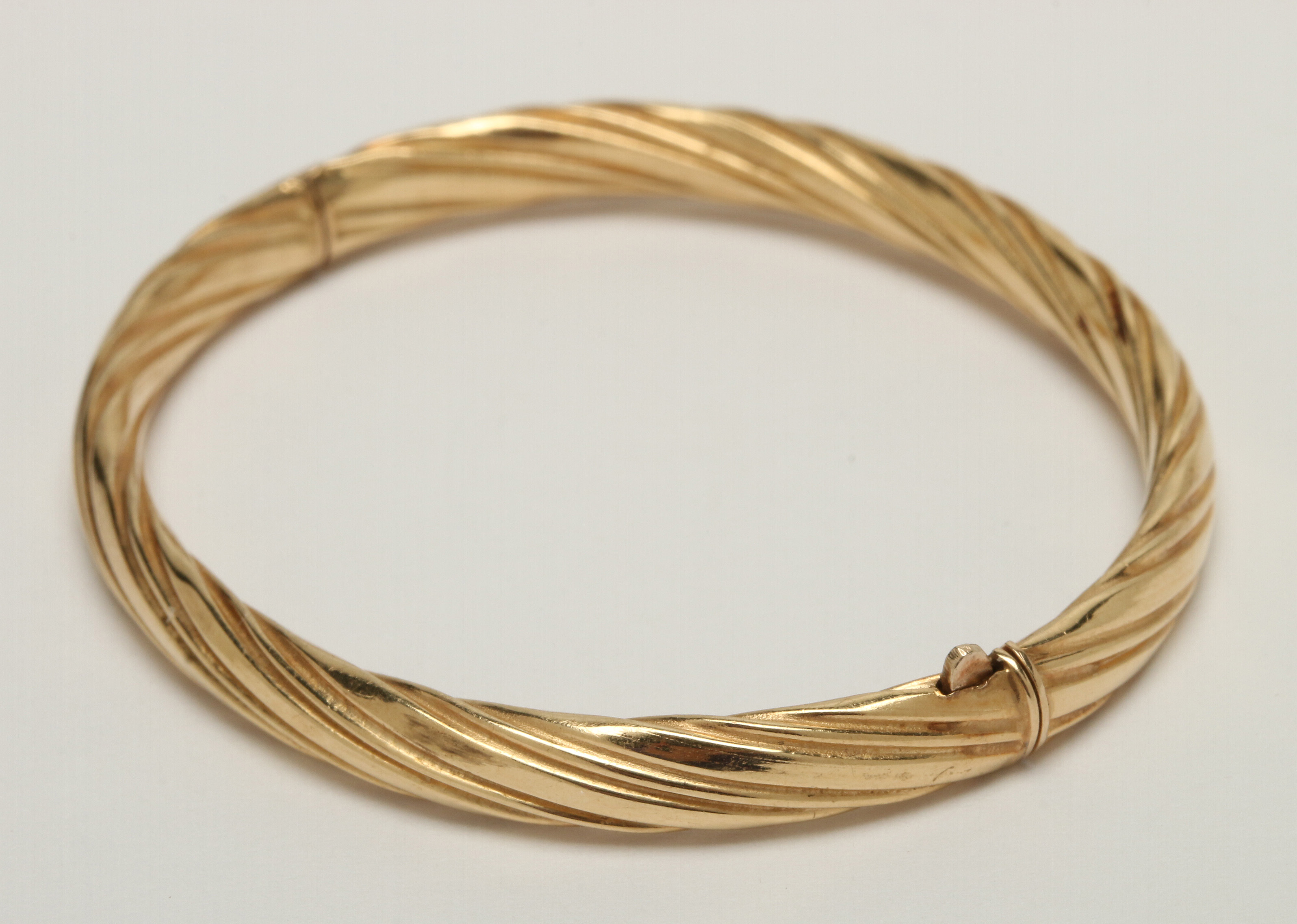 14K Yellow Gold Textured Hinged Bangle Bracelet