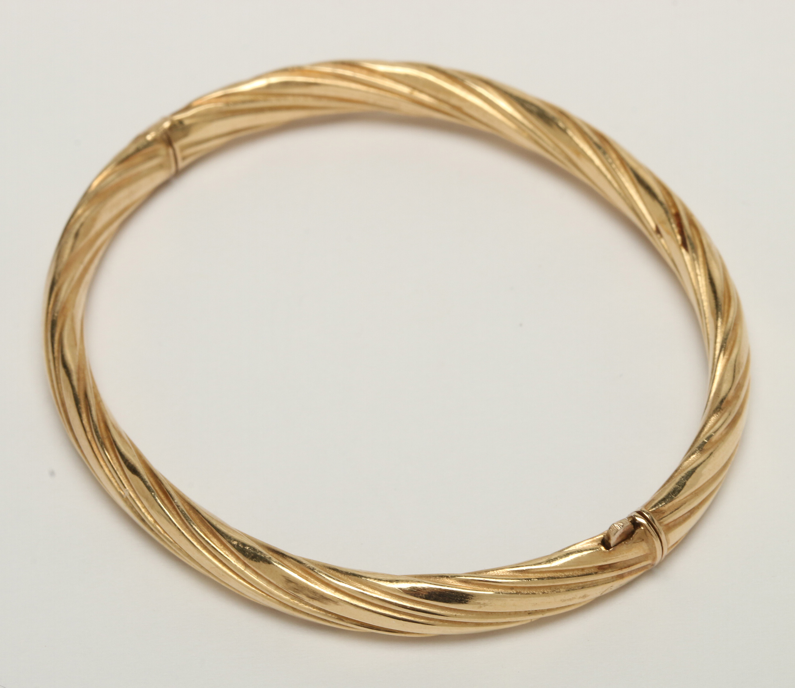 14K Yellow Gold Textured Hinged Bangle Bracelet