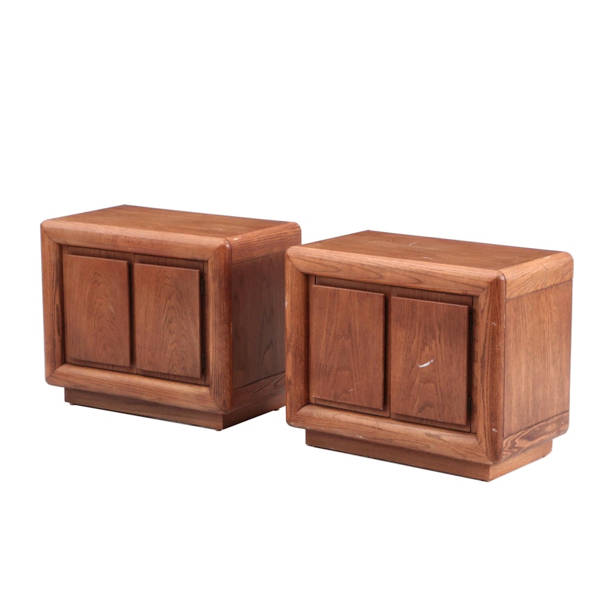 Pair of Thomasville End Tables in Oak