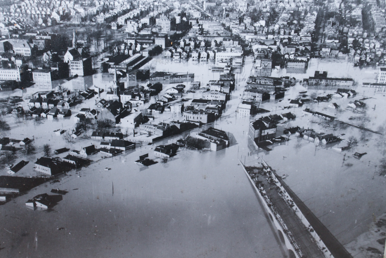 Four Framed Antique and Vintage Photographic Prints of Cincinnati