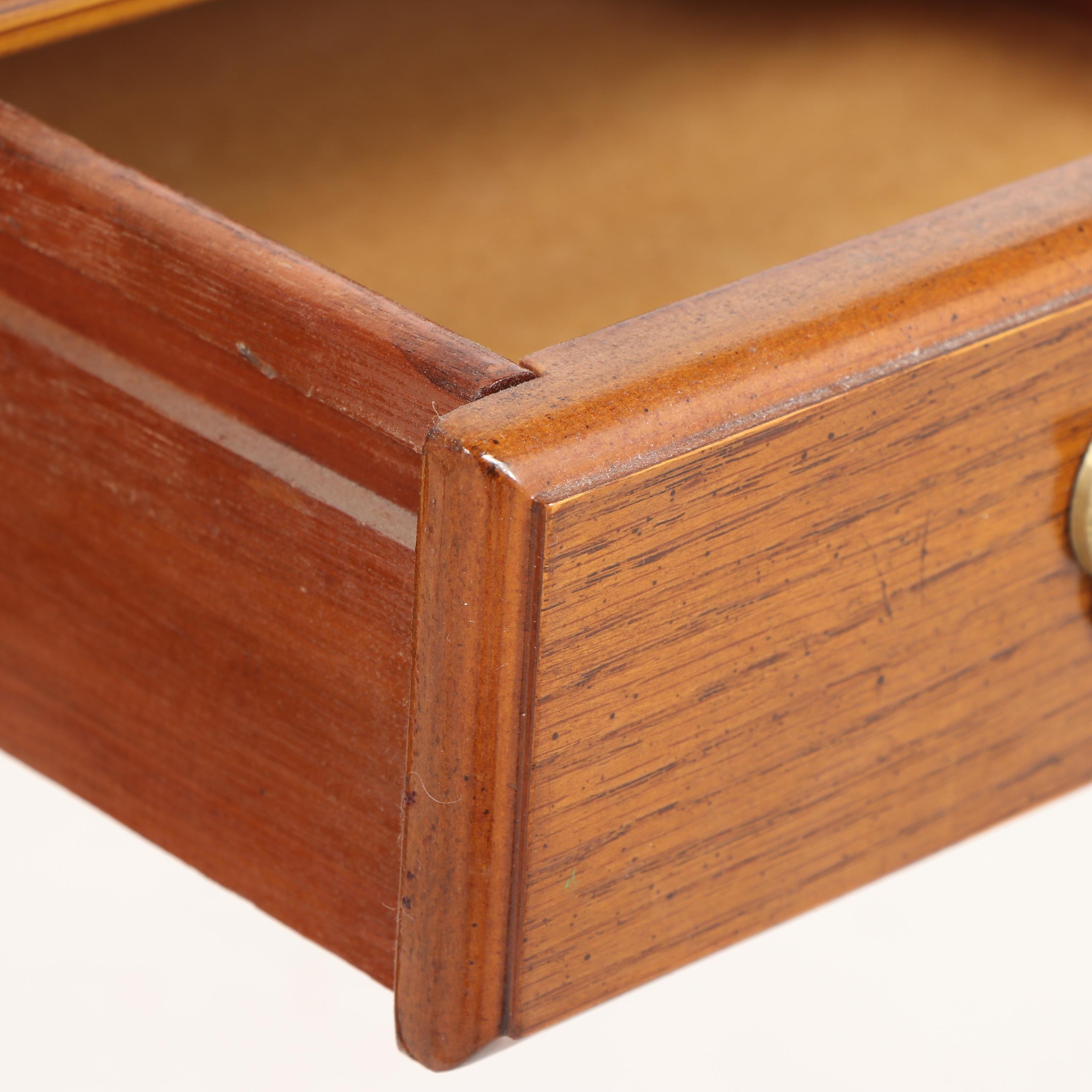 Queen Anne Style Oak End Table Pair, 20th Century