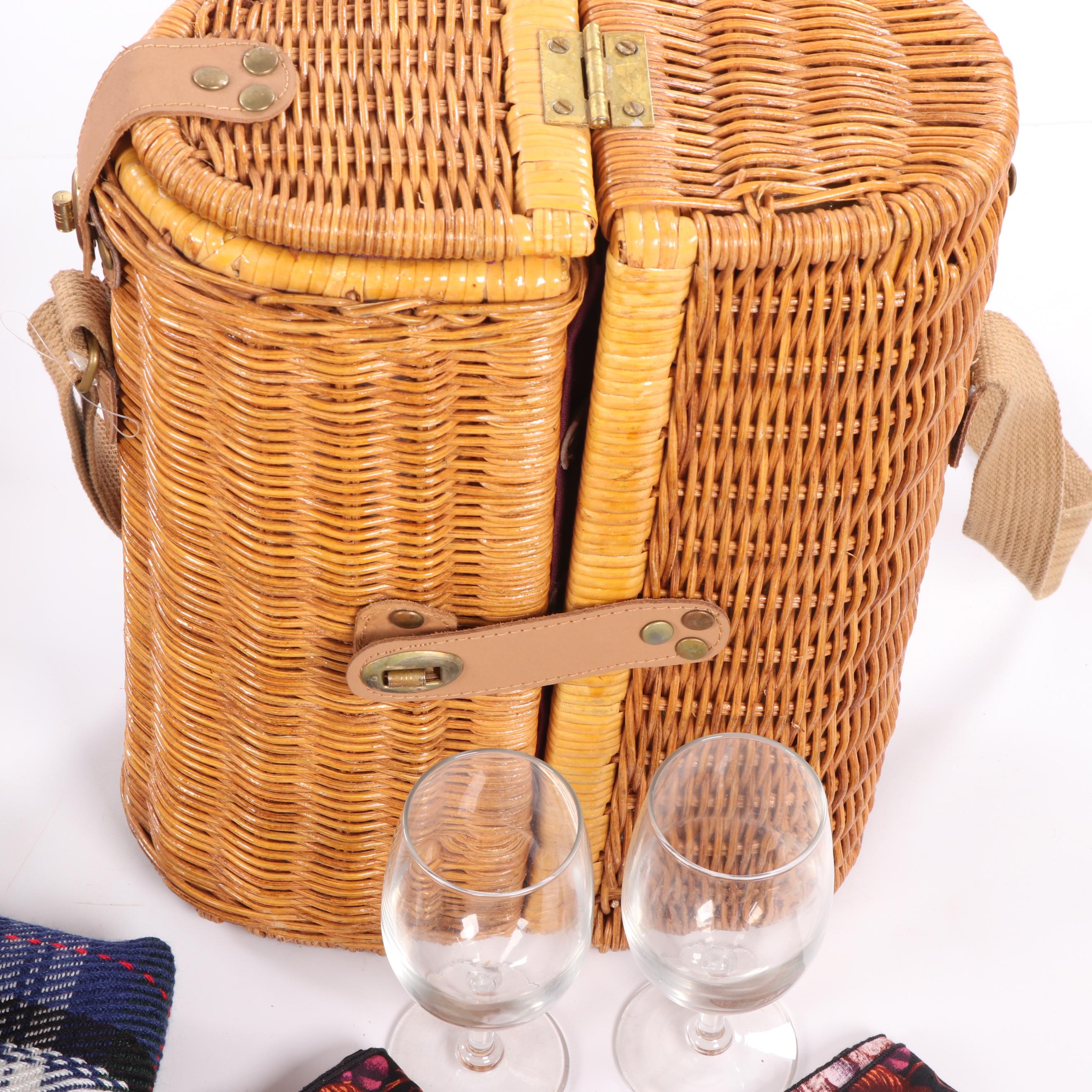 Picnic Basket, Blanket and Dining Sets