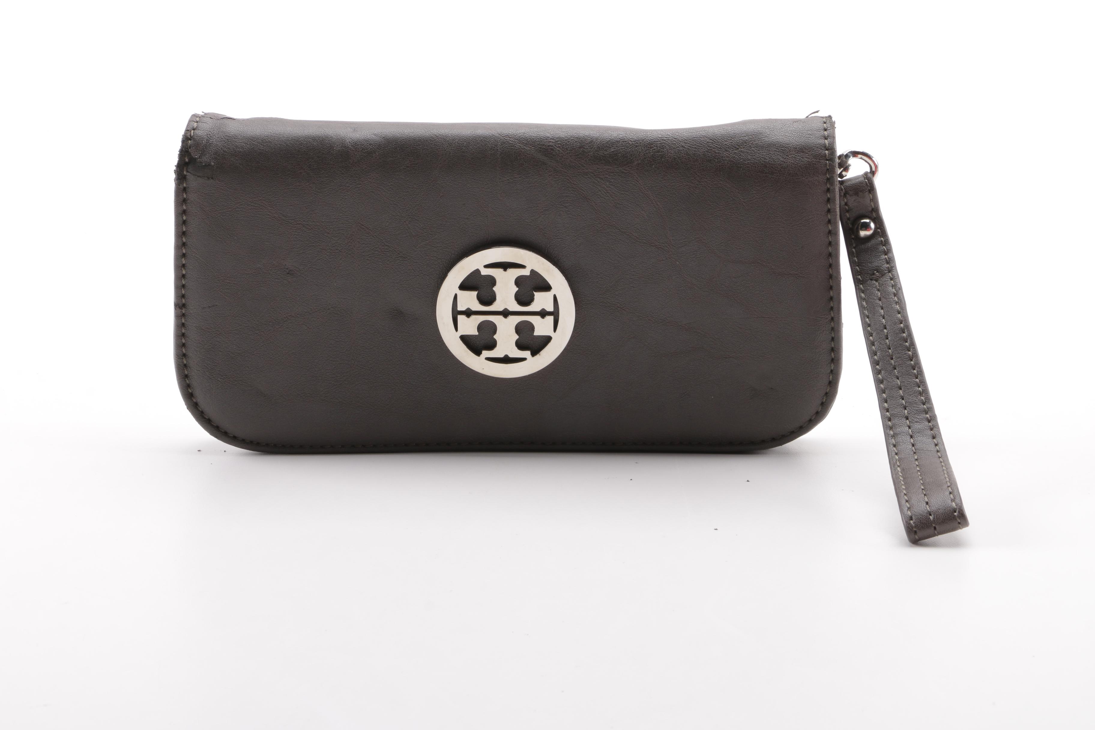 Stuart Weitzman Red Patent Leather and Straw Handbag with Other Clutch Wristlets