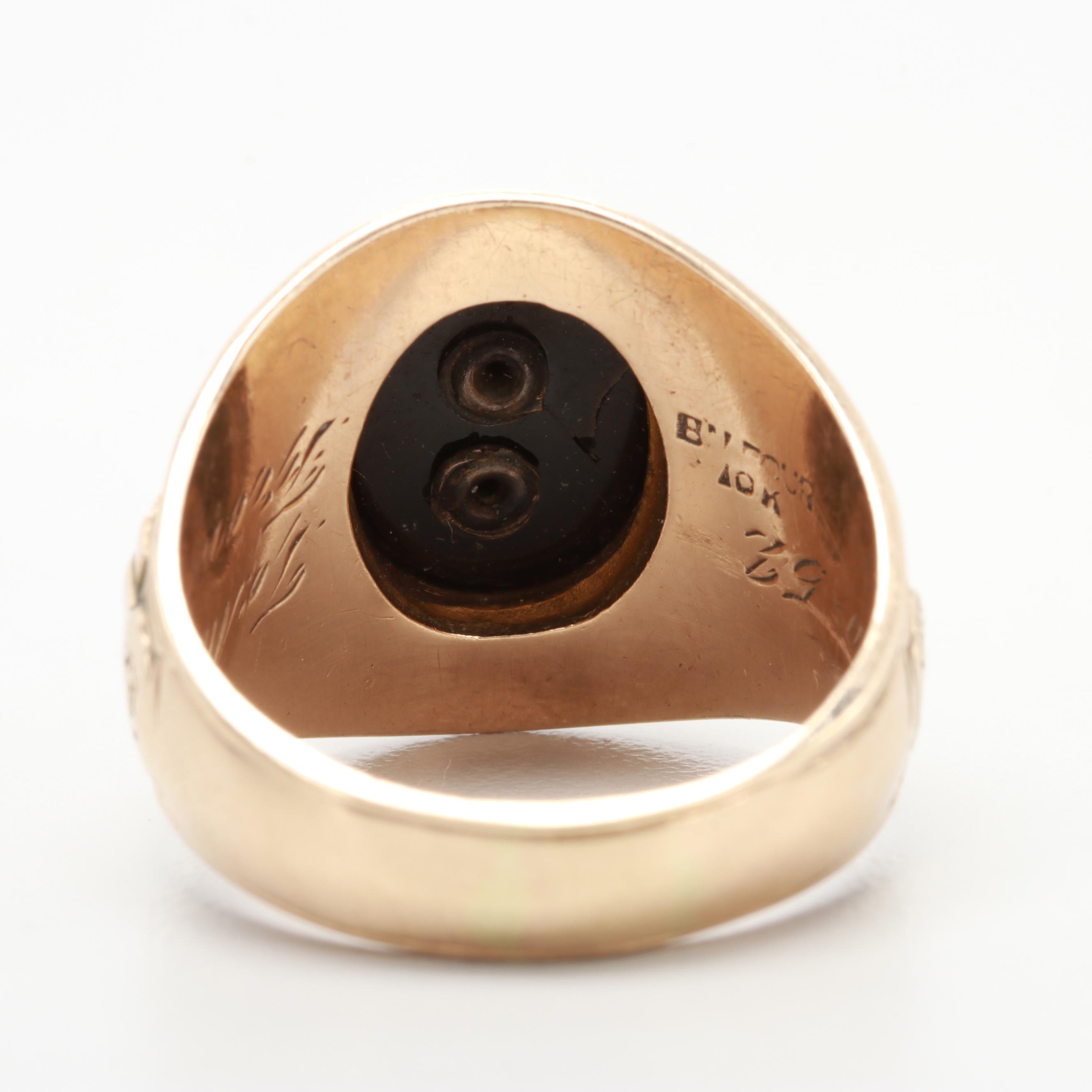 University of Illinois 10K Yellow Gold Black Onyx Class Ring