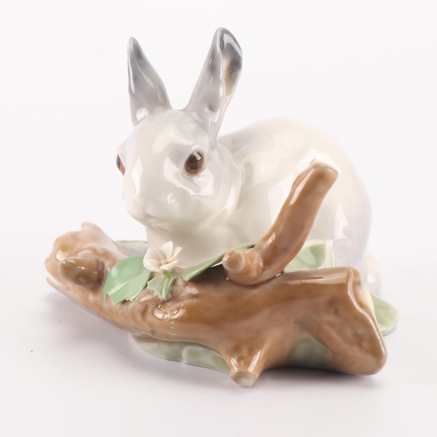 Lladró "Rabbit Eating" Porcelain Figurine