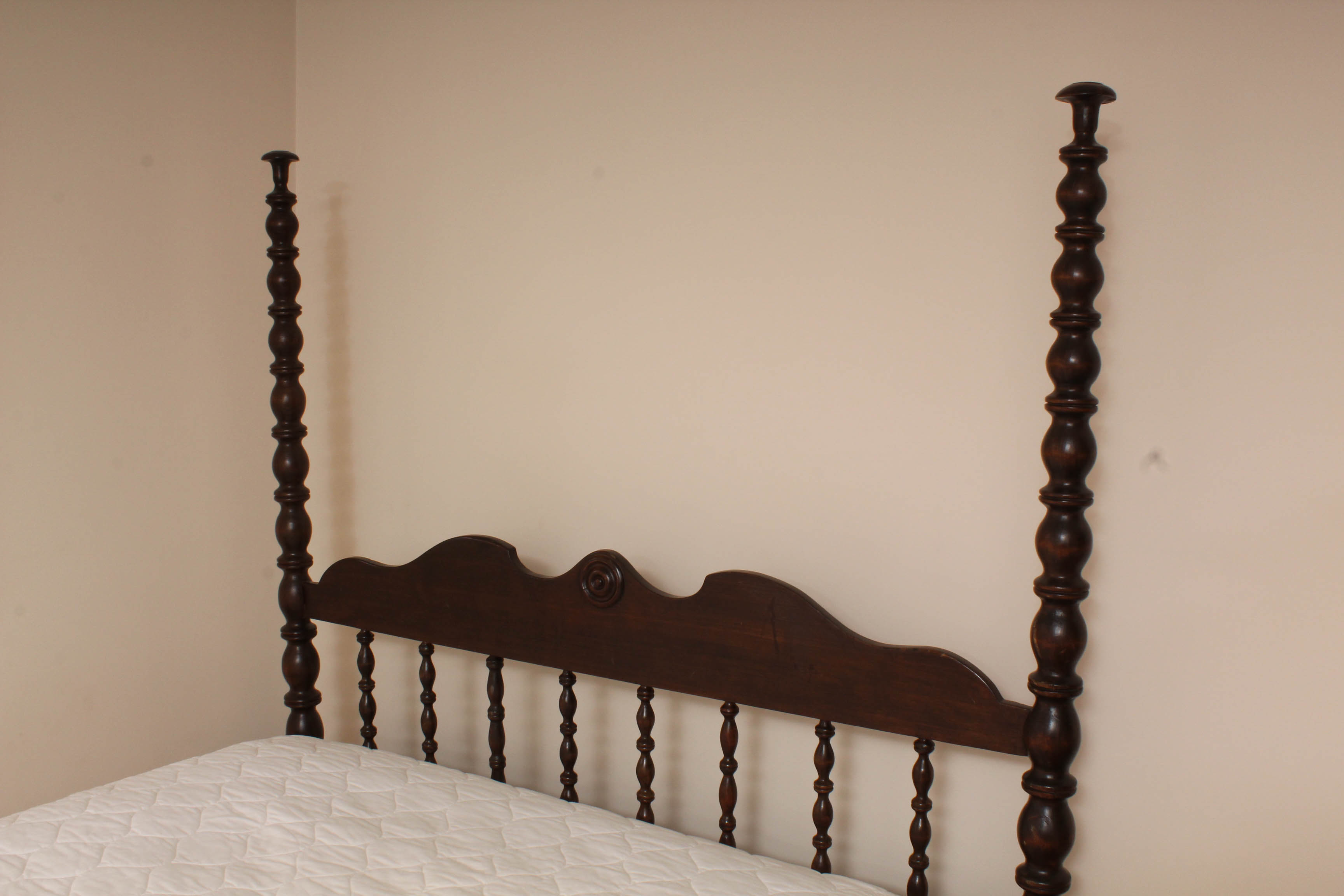 Vintage Jenny Lind Style Four Poster Full Bed