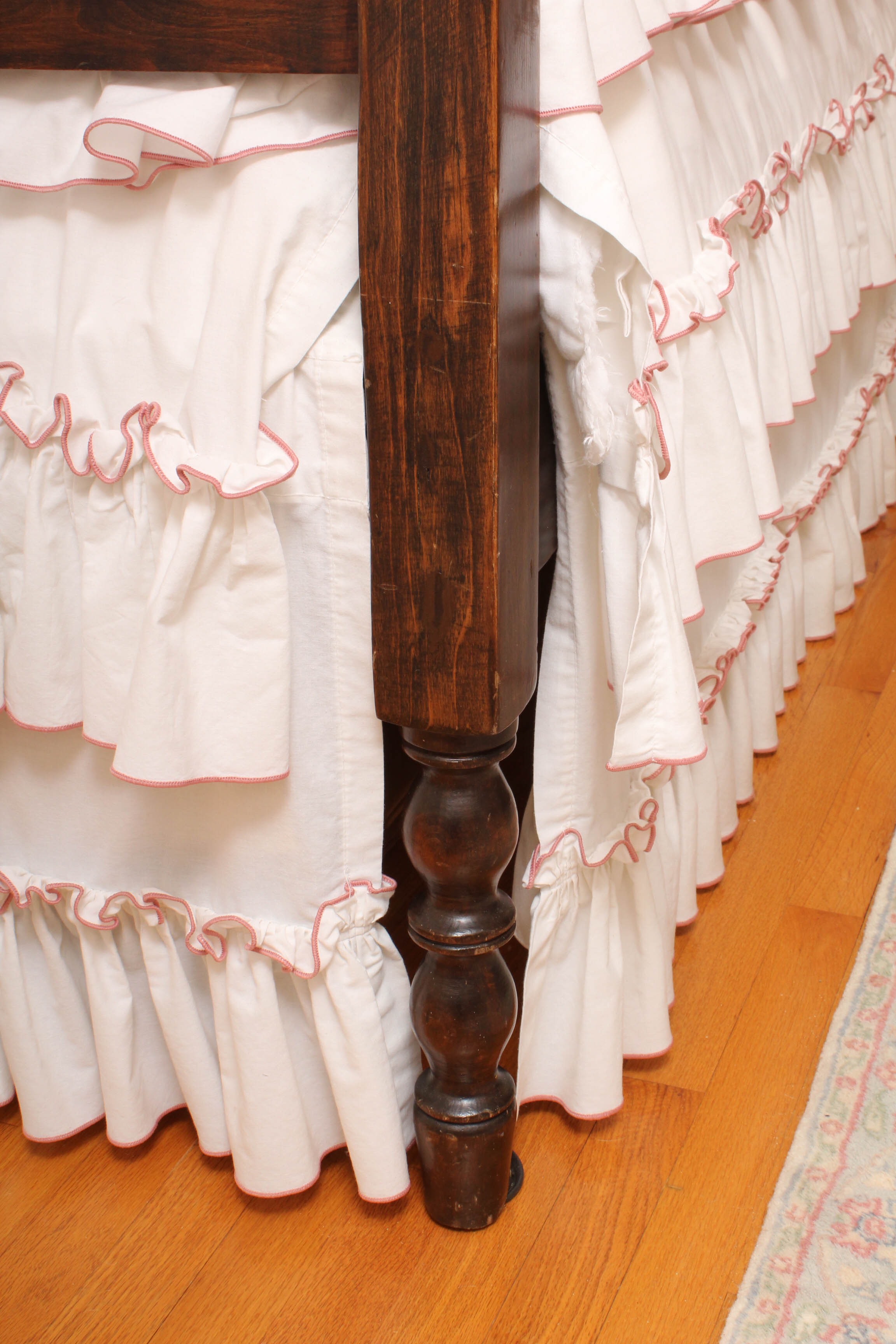 Vintage Jenny Lind Style Four Poster Full Bed