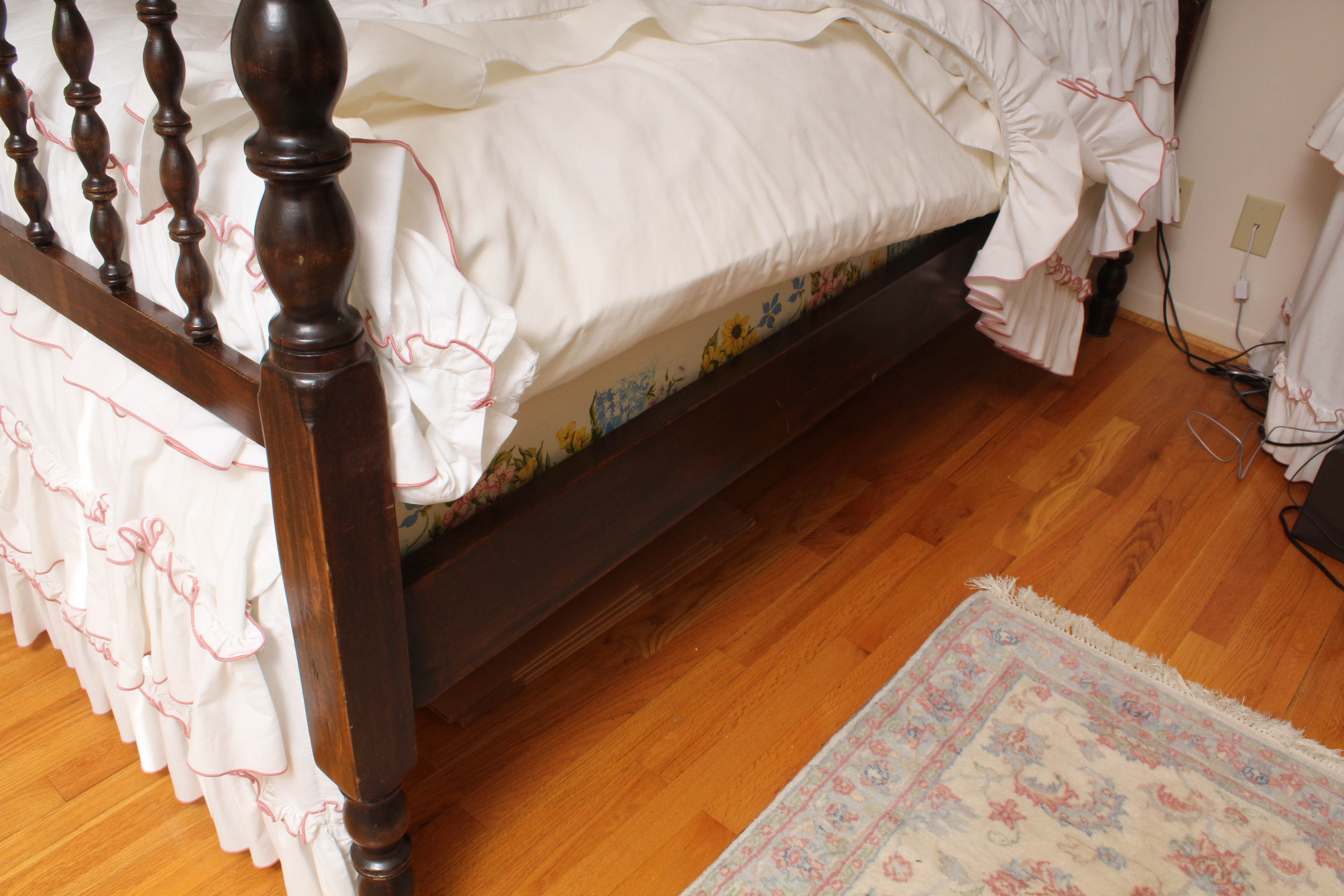 Vintage Jenny Lind Style Four Poster Full Bed