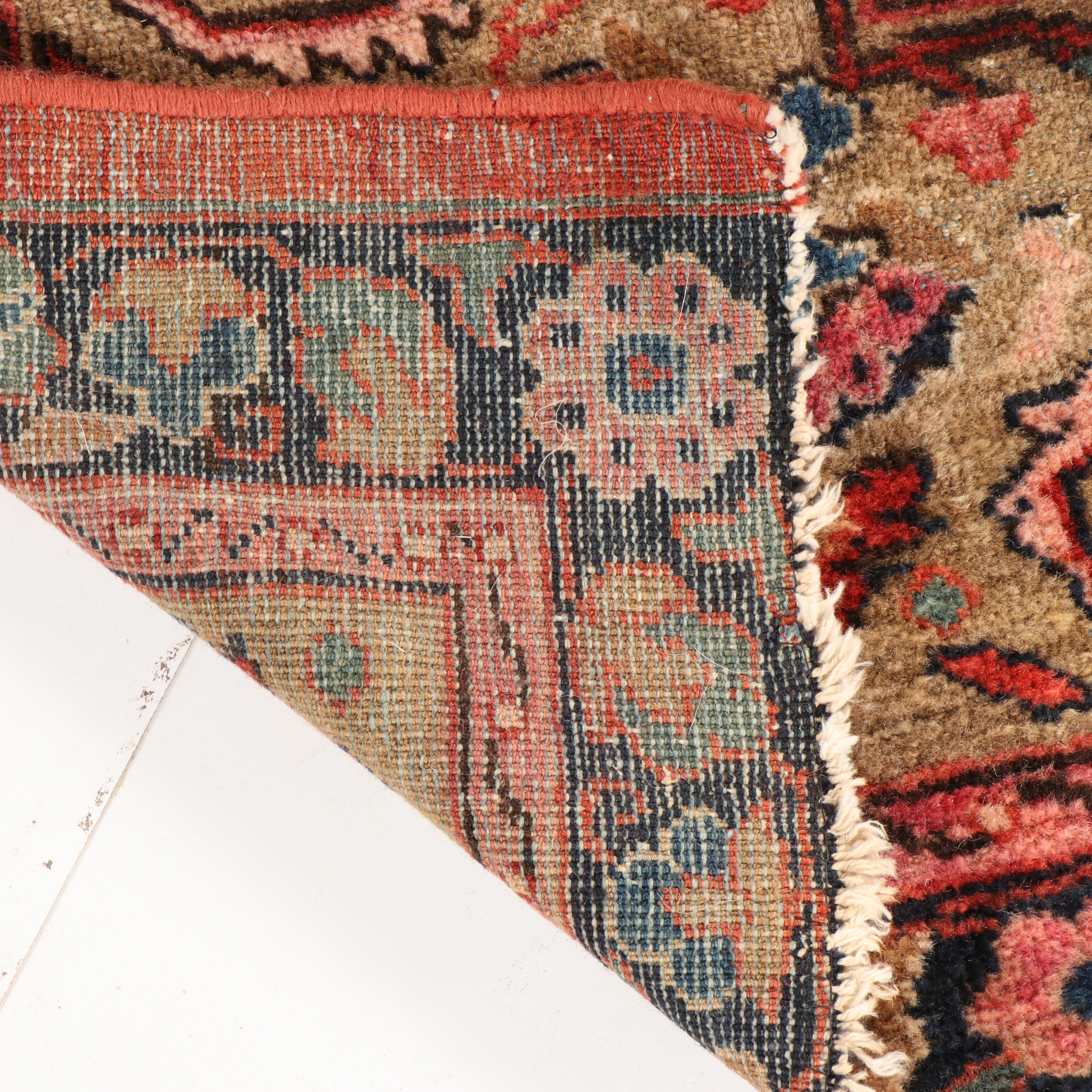 Hand-Knotted Persian Sarouk Wool Rug from Oscar Isberian Rugs