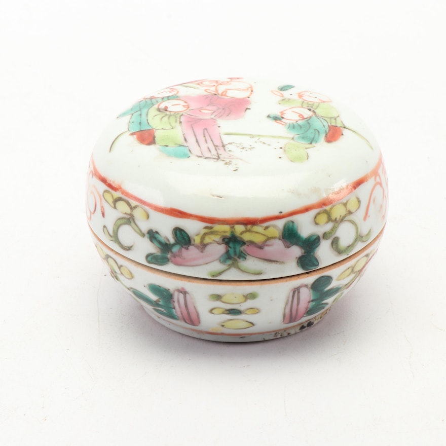 Chinese Hand-Painted Porcelain Trinket Box, Qing Dynasty