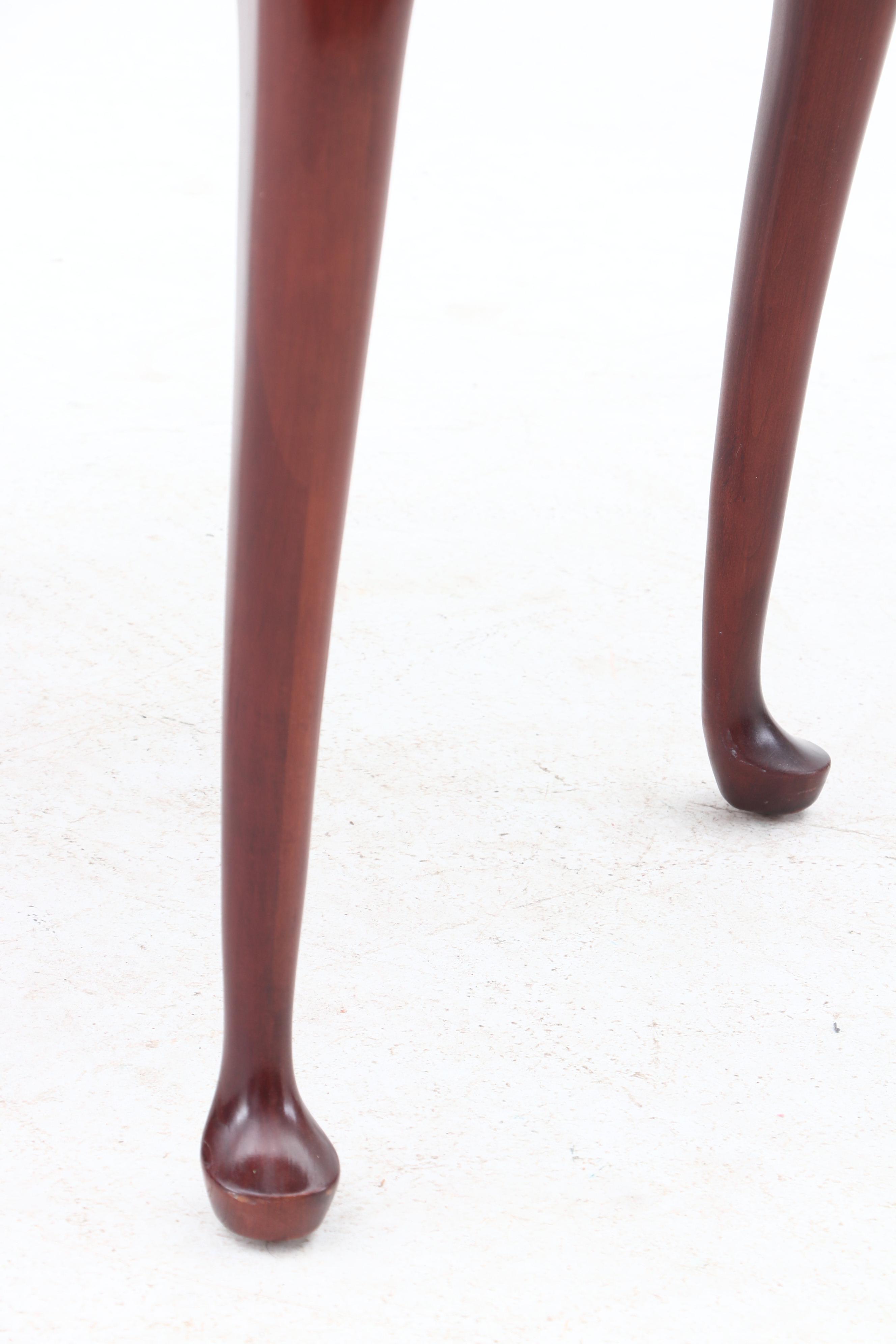 Queen Anne Style Accent Table by Drexel Heritage in Cherry