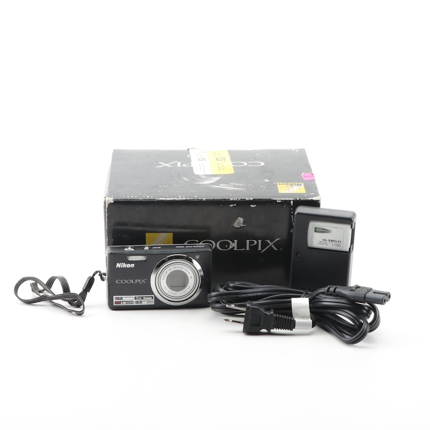 Nikon Coolpix S560 Camera