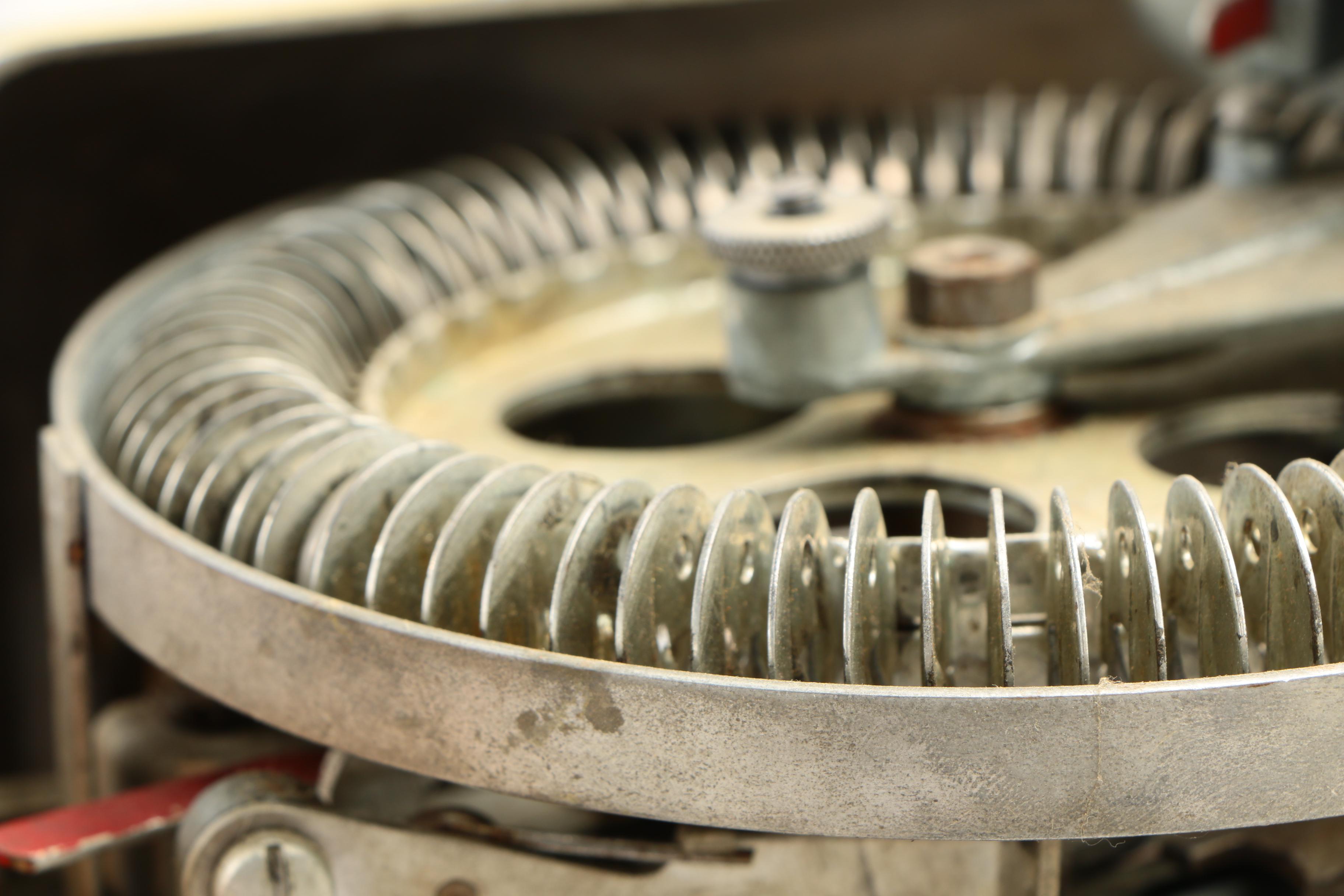 Columbia De Luxe Nickel Slot Machine, circa 1930