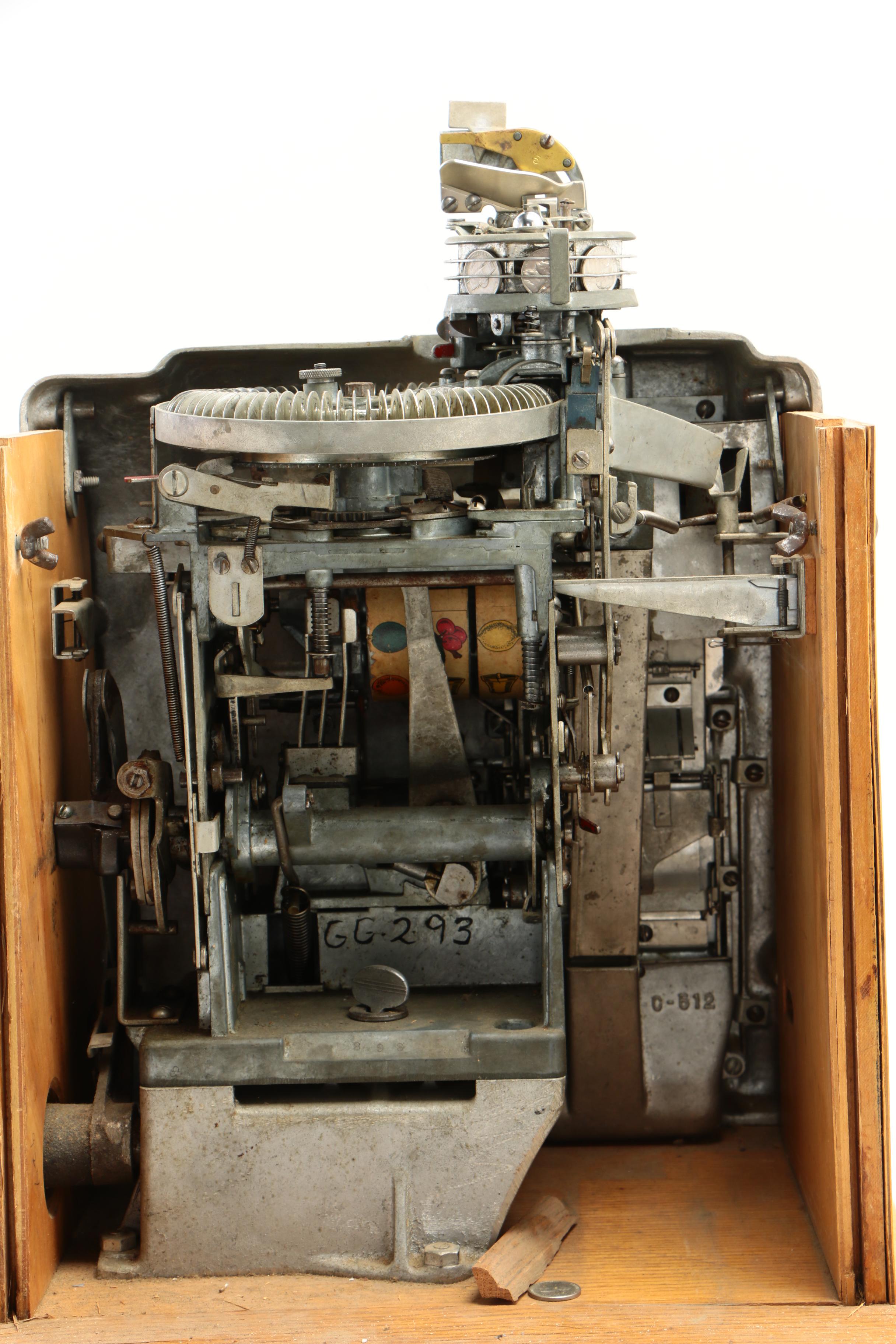 Columbia De Luxe Nickel Slot Machine, circa 1930