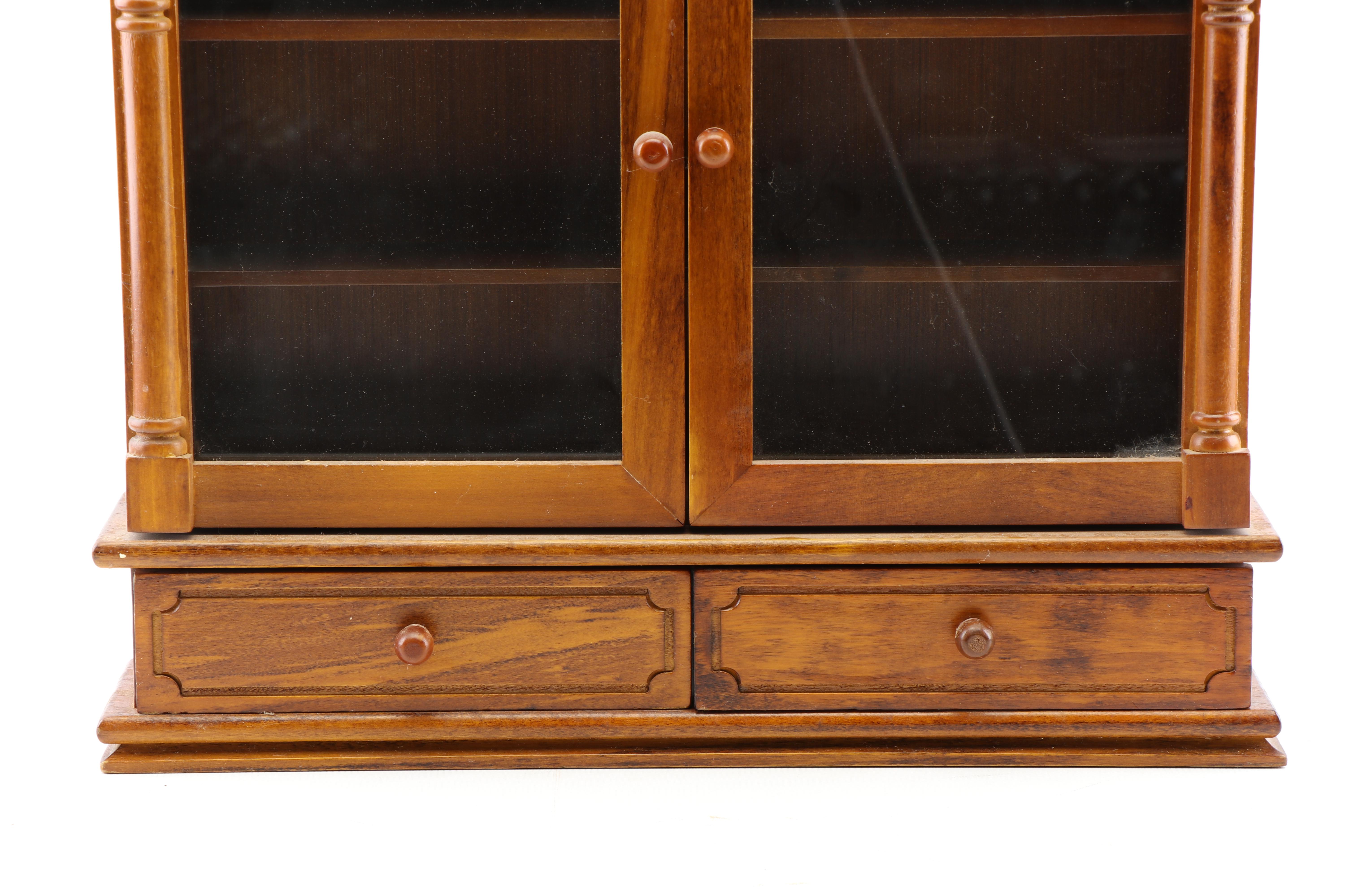 Federal Style Wooden Wall Hang Curio Cabinet, 21st Century