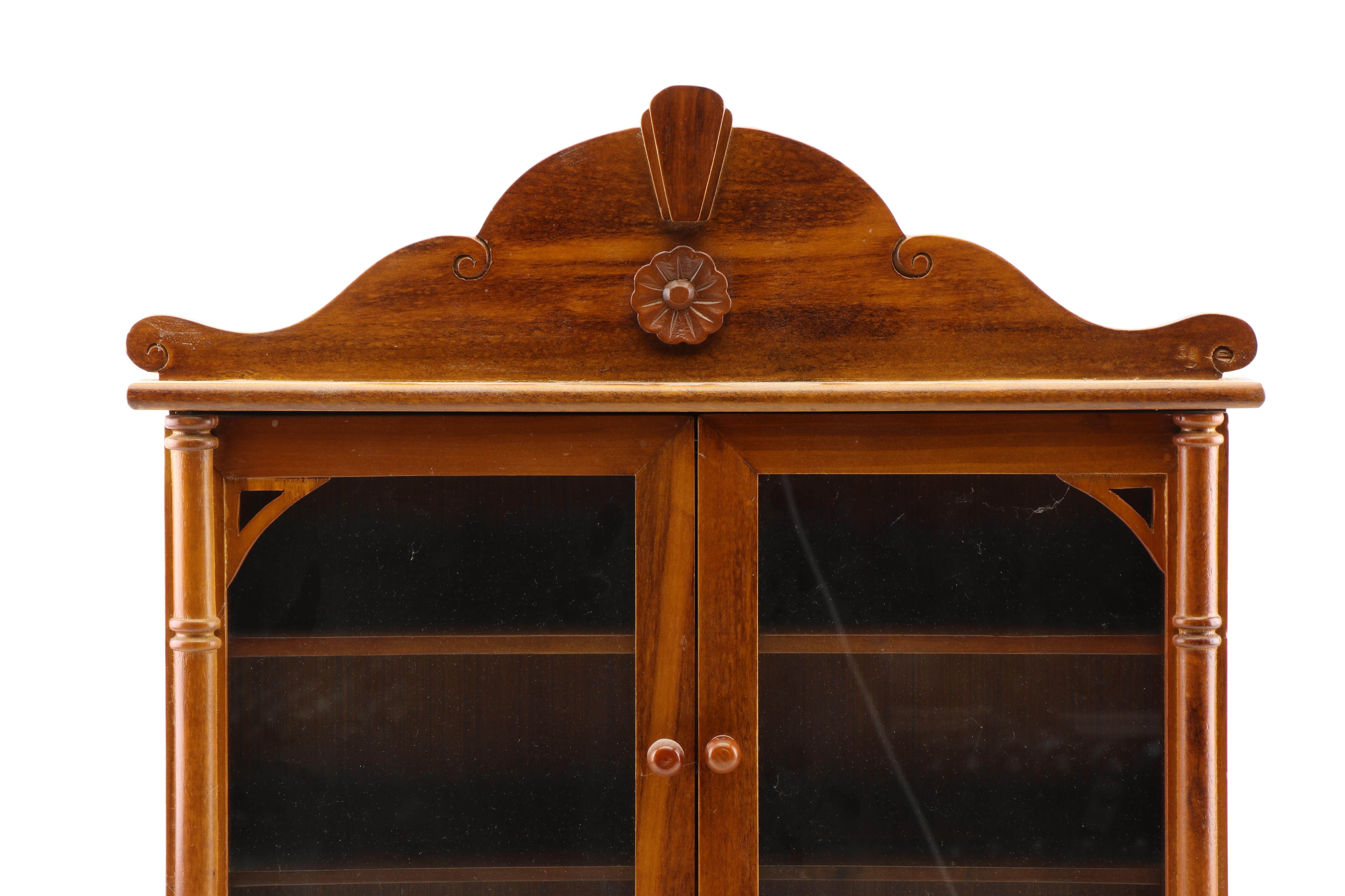 Federal Style Wooden Wall Hang Curio Cabinet, 21st Century