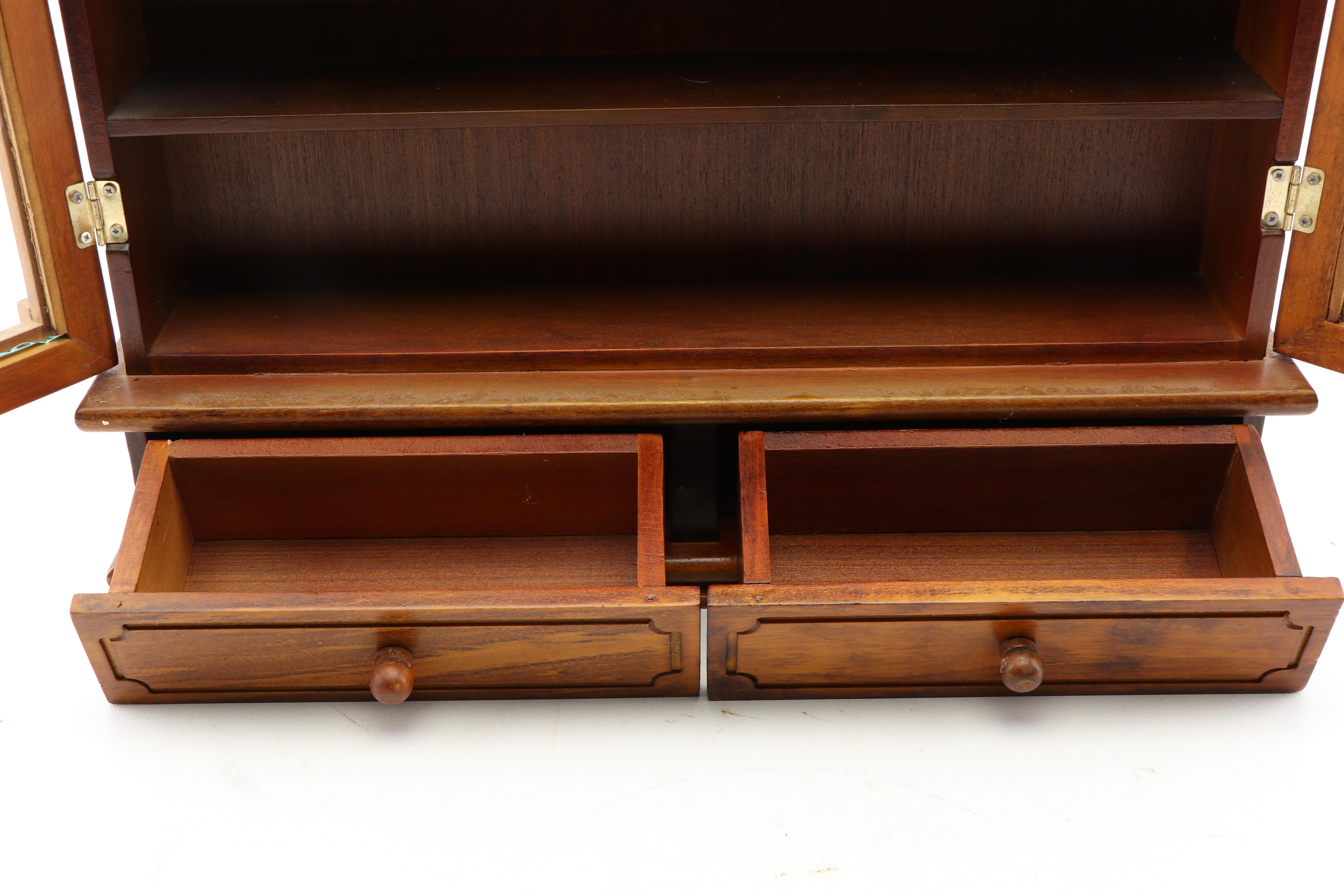 Federal Style Wooden Wall Hang Curio Cabinet, 21st Century