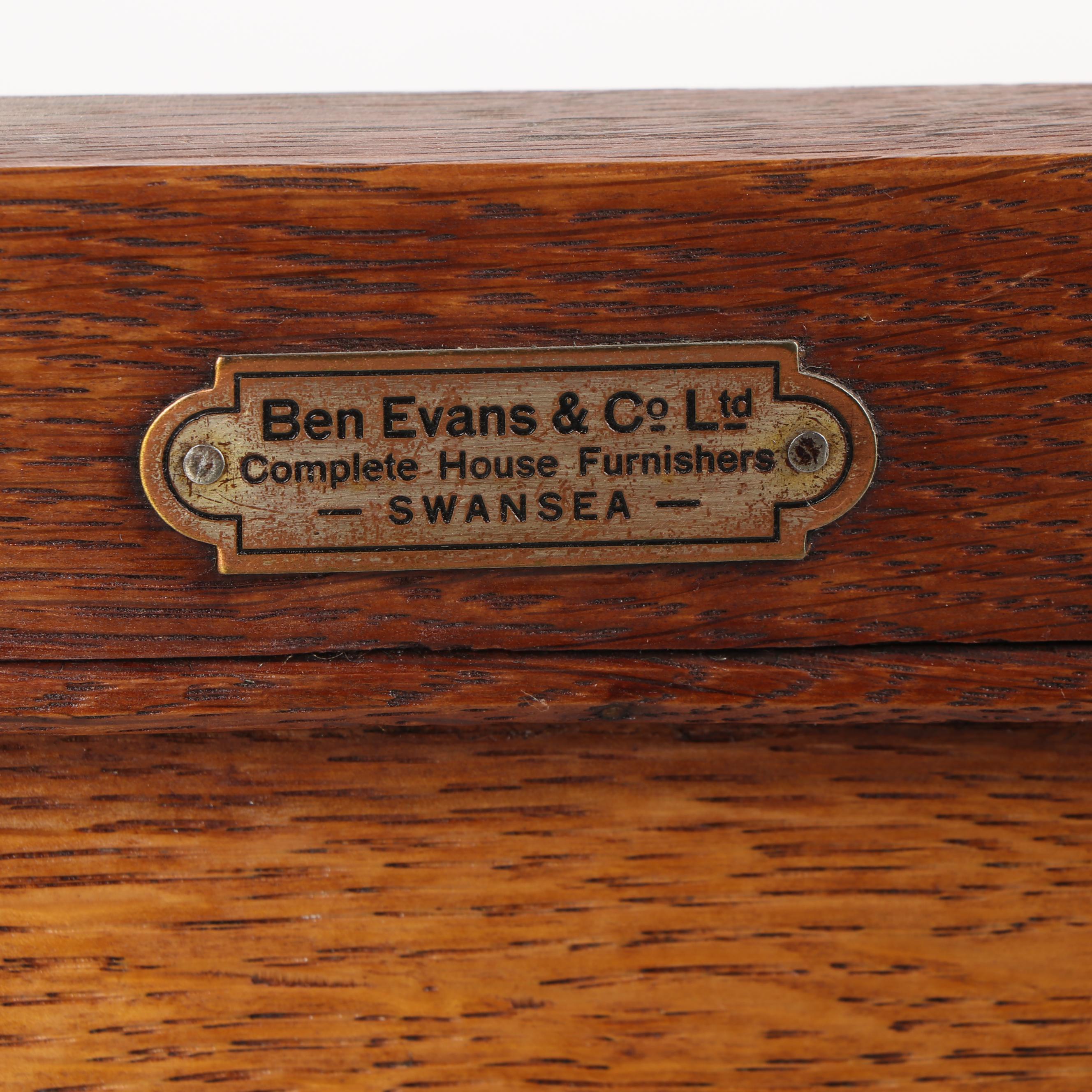 Late Victorian Oak Wash Stand with Tiled Backsplash, 19th/20th Century