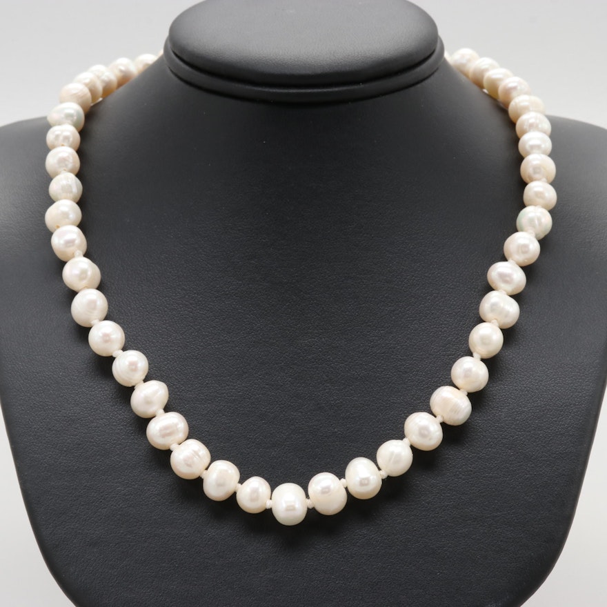 18K Yellow Gold Clasped Cultured Freshwater Pearl Necklace