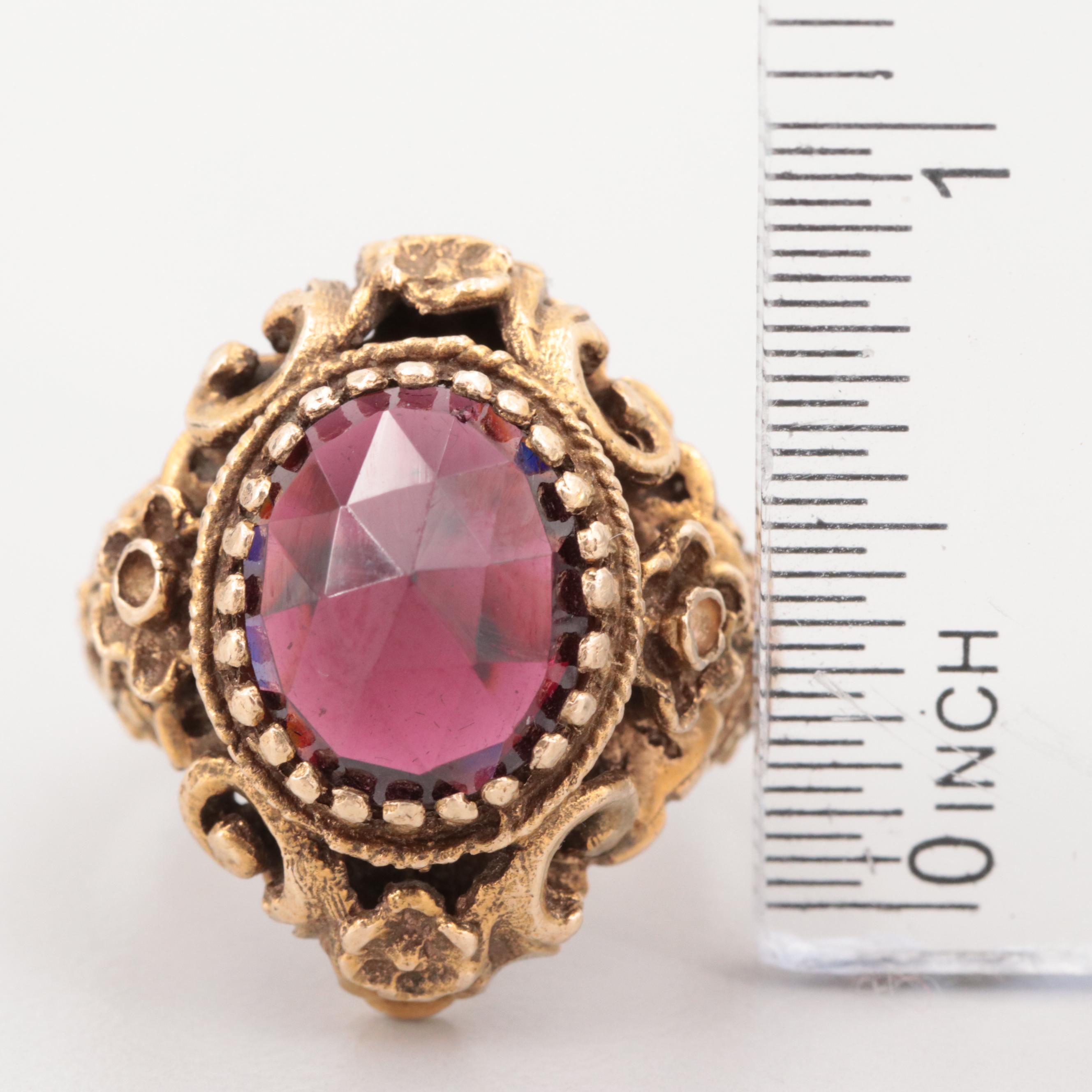 Vintage 14K Yellow Gold Garnet Ring with Baroque Motif