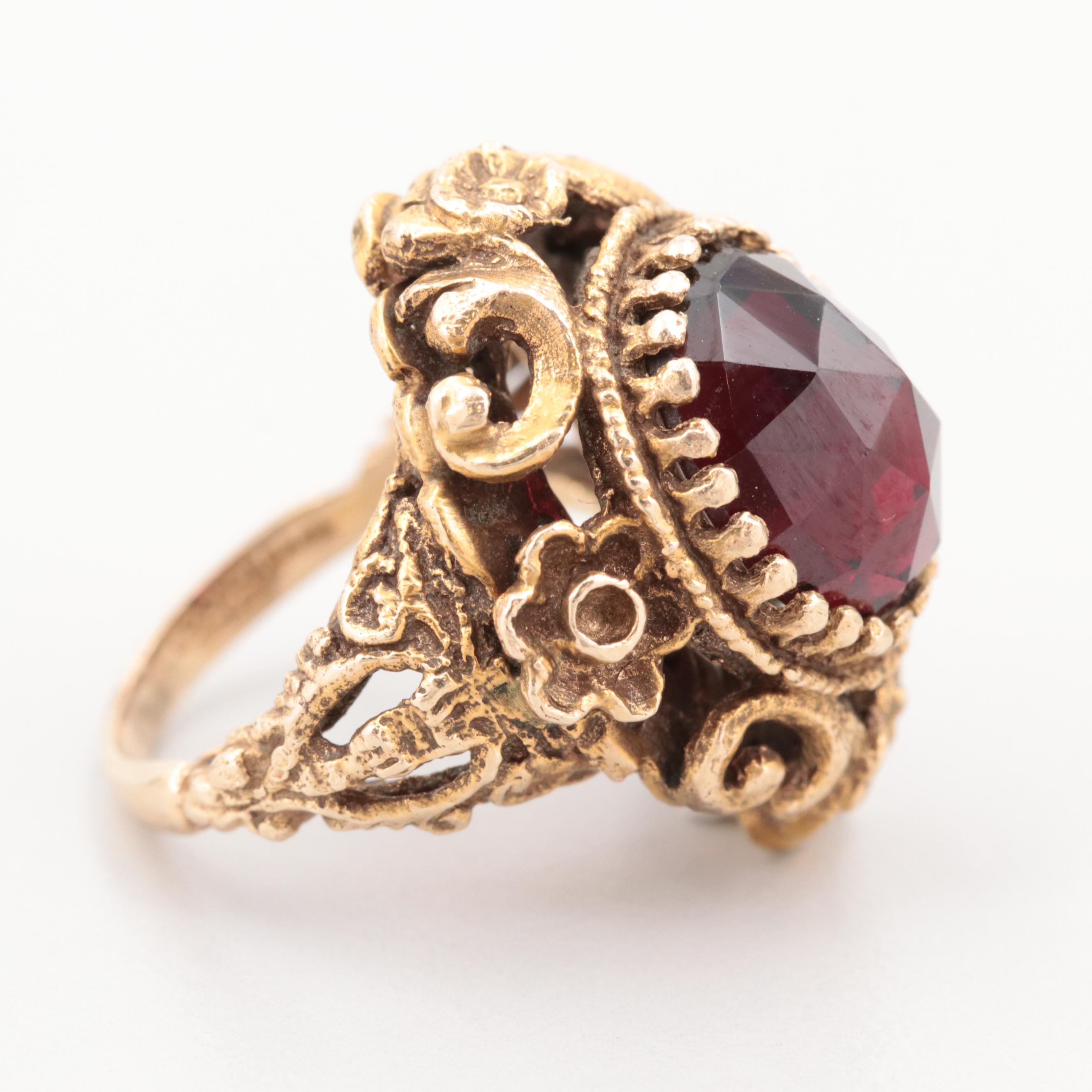 Vintage 14K Yellow Gold Garnet Ring with Baroque Motif