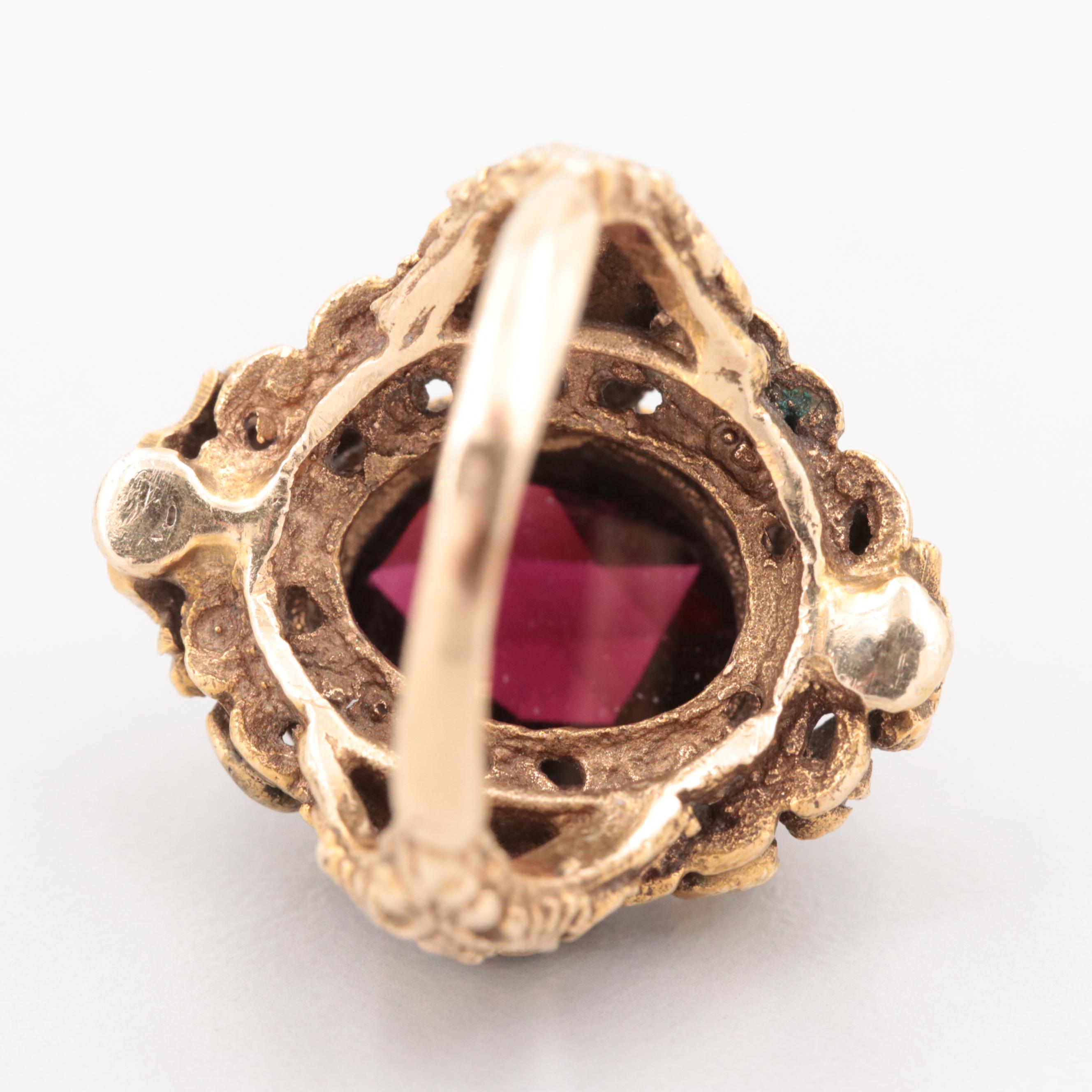 Vintage 14K Yellow Gold Garnet Ring with Baroque Motif
