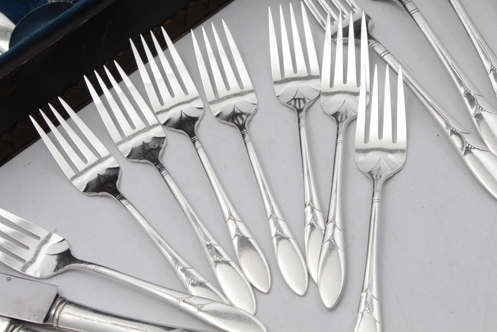 Oneida "Lady Hamilton" Silver Plate Flatware Set