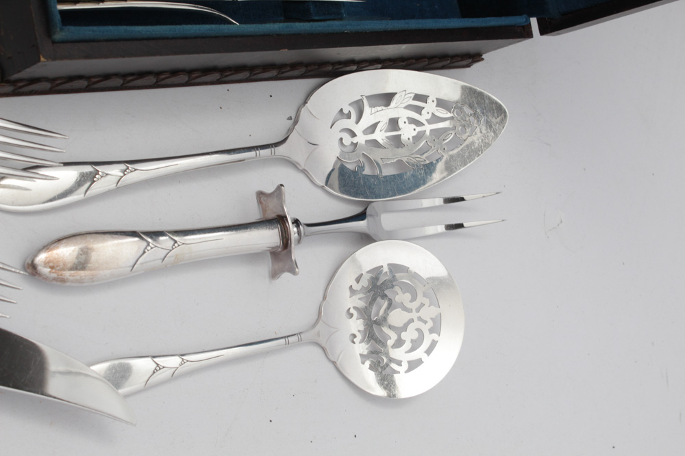 Oneida "Lady Hamilton" Silver Plate Flatware Set