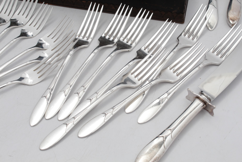 Oneida "Lady Hamilton" Silver Plate Flatware Set