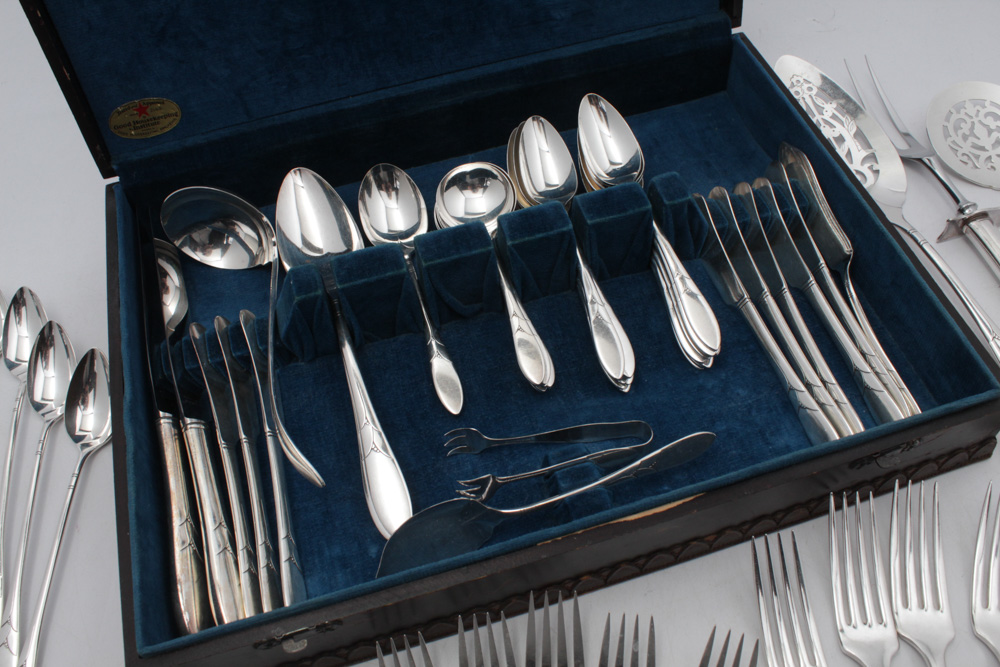 Oneida "Lady Hamilton" Silver Plate Flatware Set