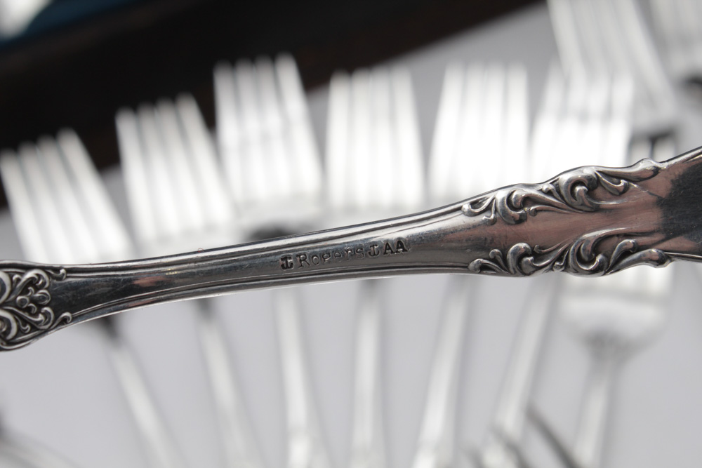 Oneida "Lady Hamilton" Silver Plate Flatware Set