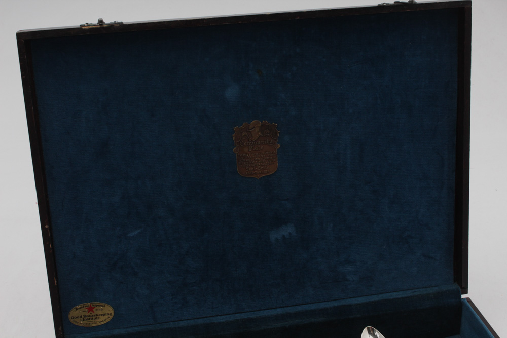 Oneida "Lady Hamilton" Silver Plate Flatware Set