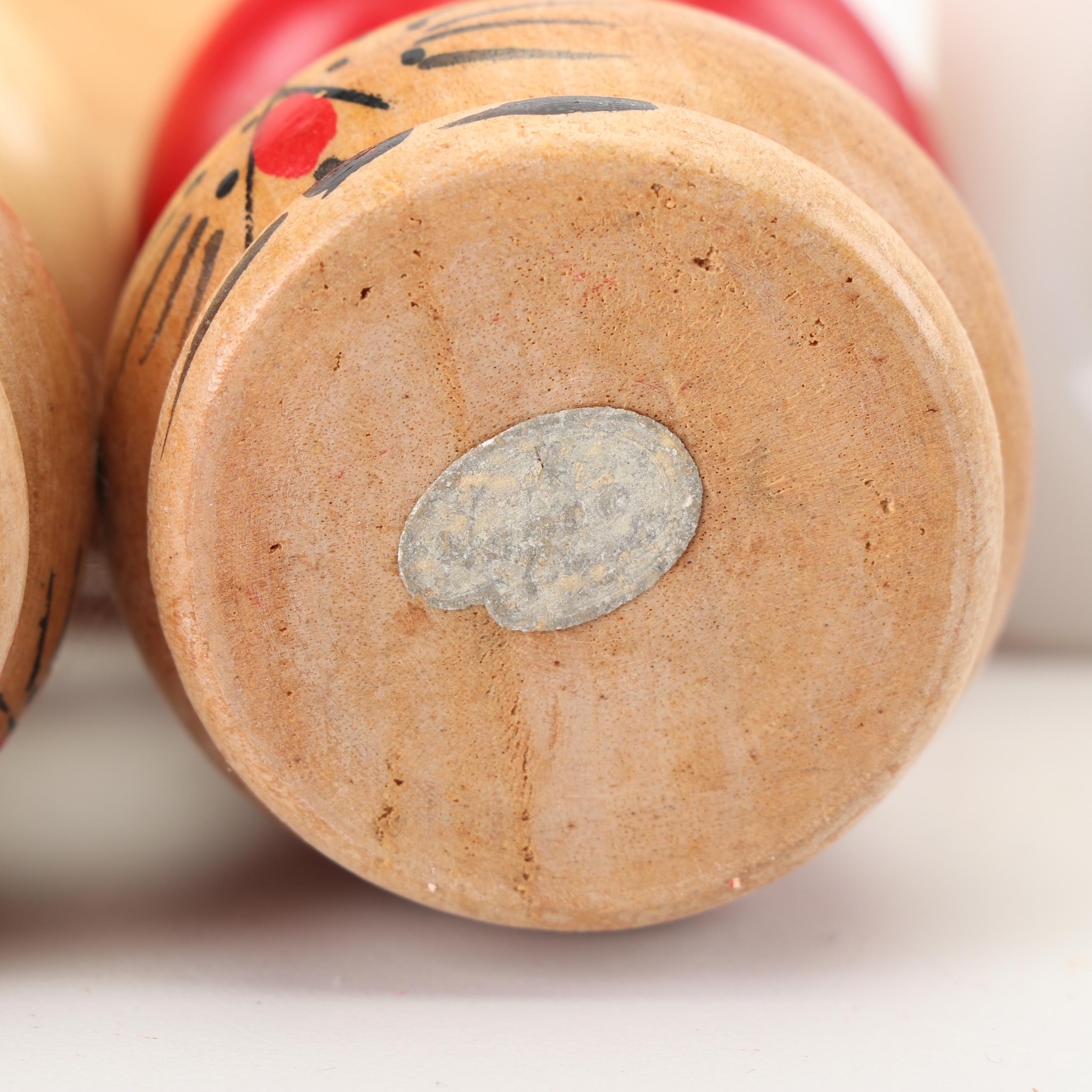 Vintage Kitchen Cook and Serveware including Milk Glass and Enamelware