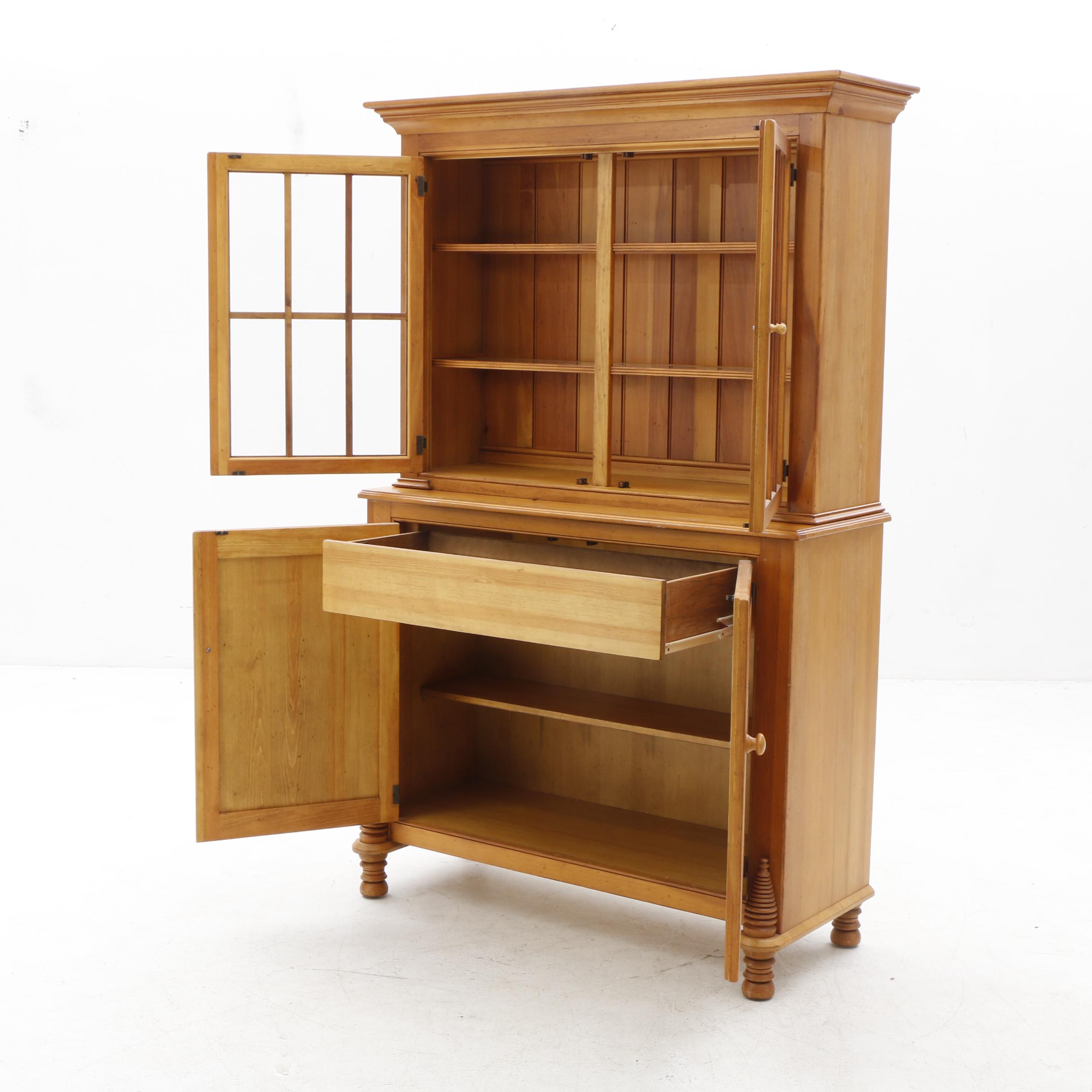 Lexington Furniture Illuminated "Bee Hive" 2-Piece China Hutch and Cabinet