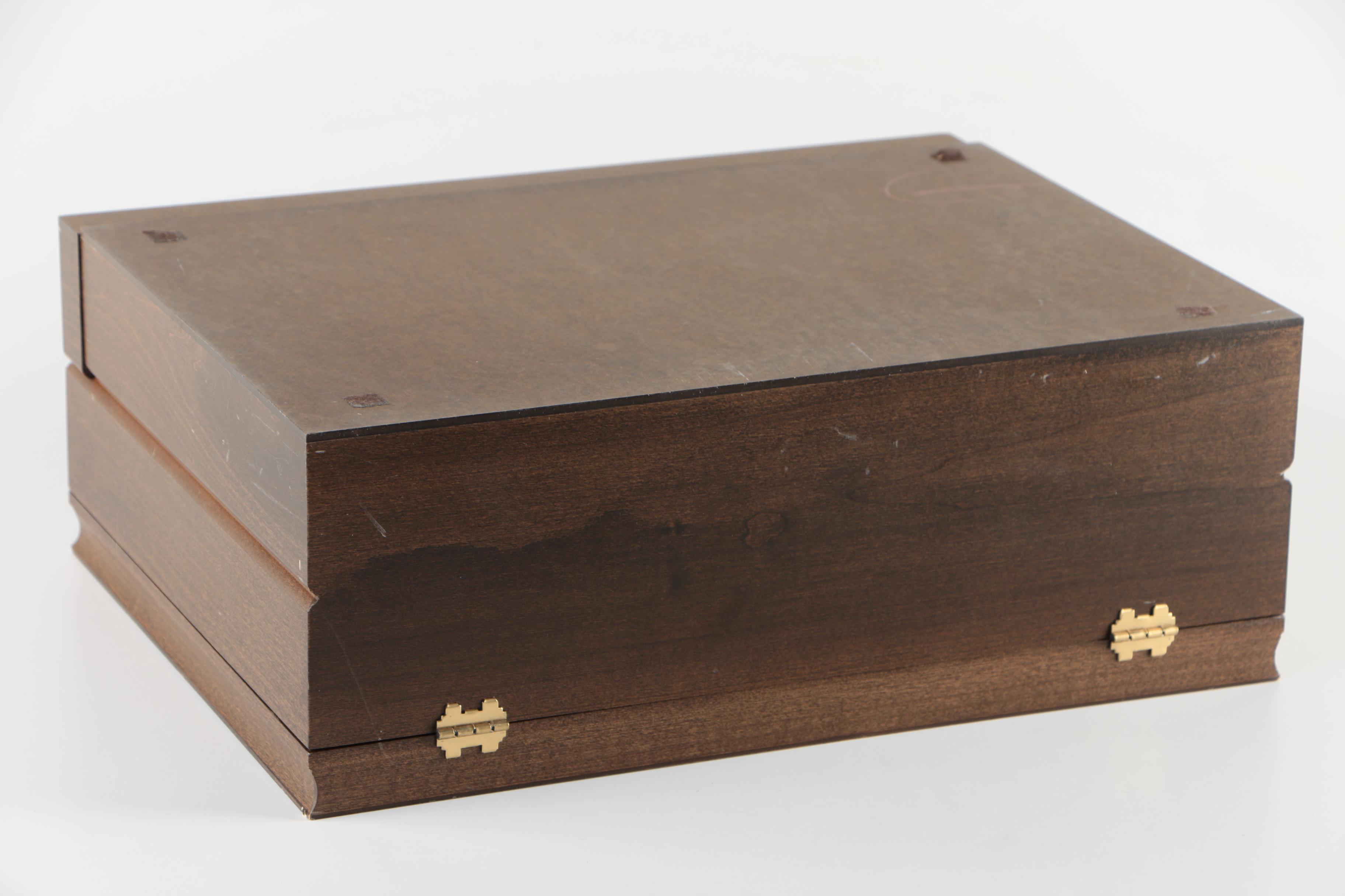 Oneida "King James" Silver Plate Flatware with Chest, Late 20th Century