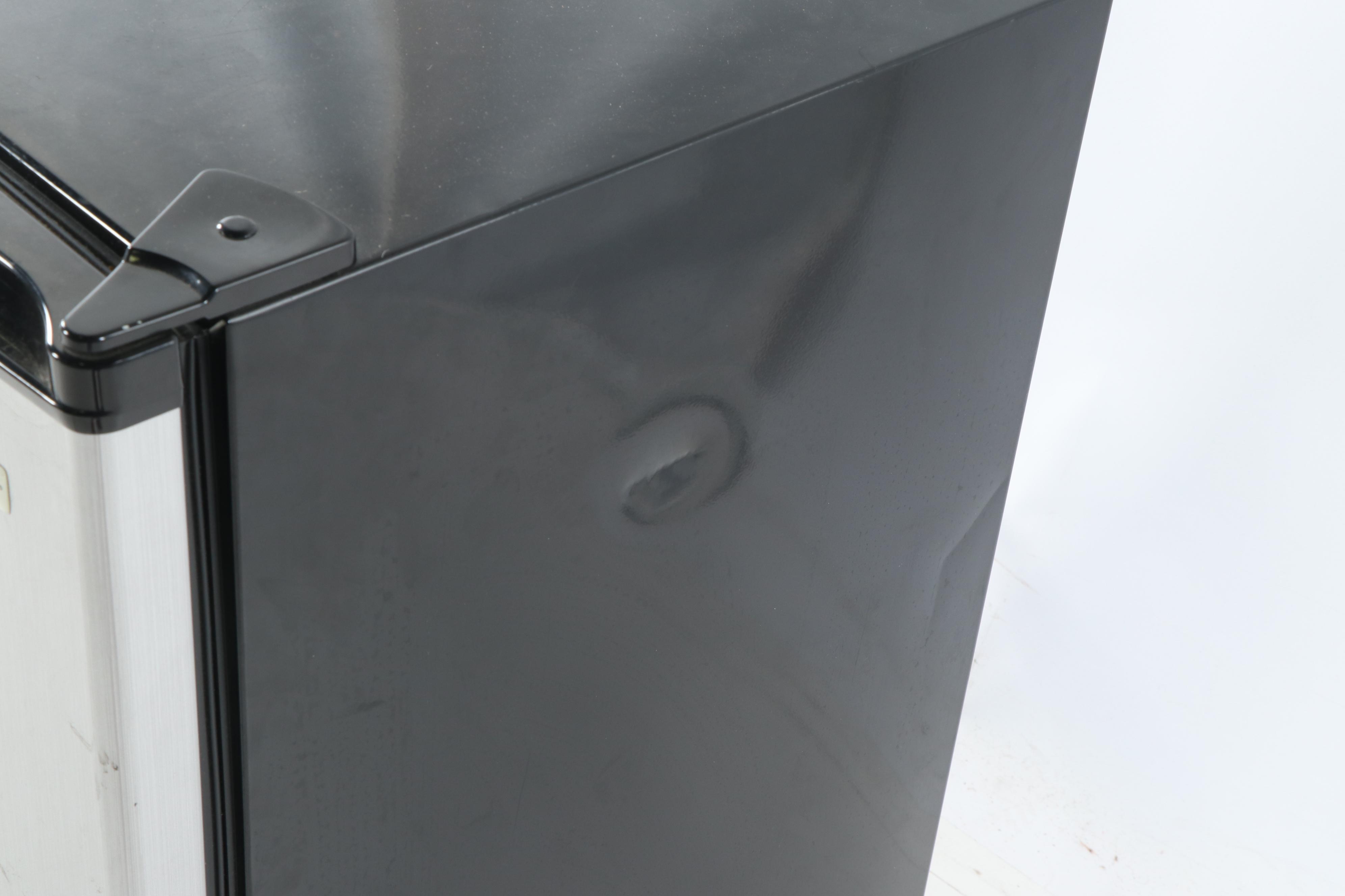 Magic Chef Mini Refrigerator